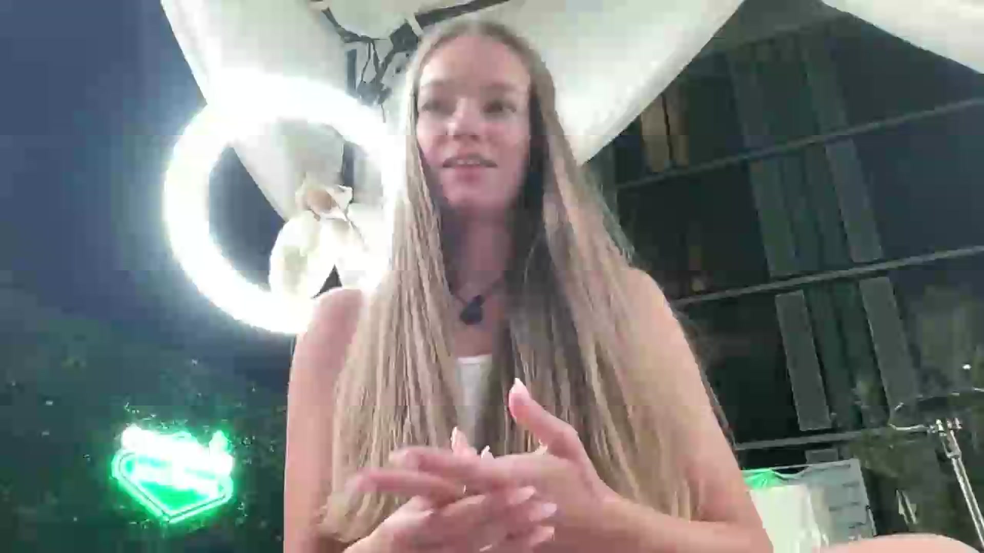 Gallery image thumbnail from MissAlexQuinn's myfreecams stream on, 05/21/2026, 04:53 image 1 of 20