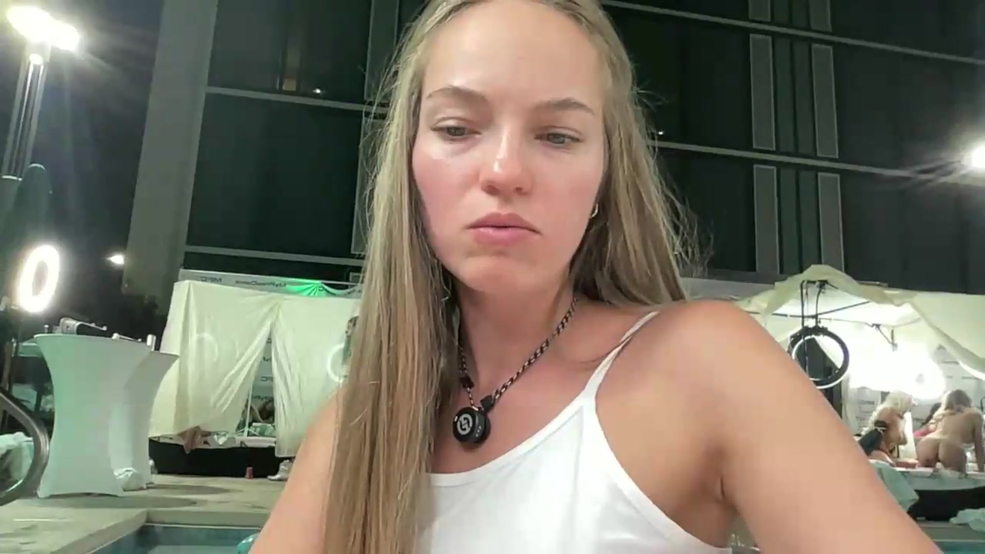 Gallery image thumbnail from MissAlexQuinn's myfreecams stream on, 05/21/2026, 04:53 image 11 of 20