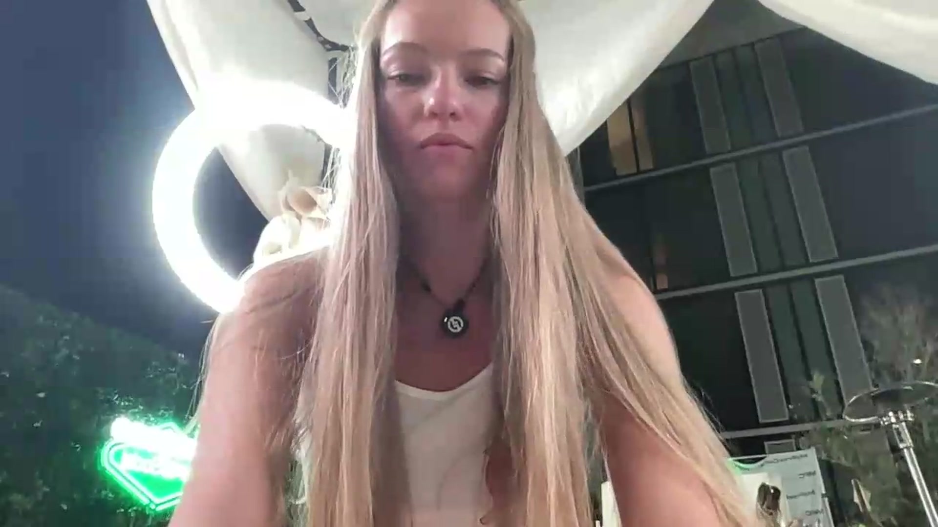 Gallery image thumbnail from MissAlexQuinn's myfreecams stream on, 05/21/2026, 04:53 image 2 of 20