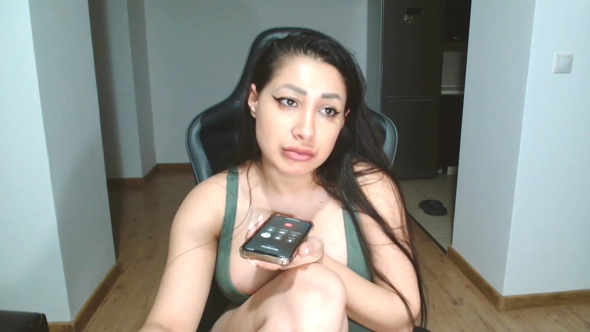 Gallery image thumbnail from MissAlice132's myfreecams stream on, 03/13/2023, 23:32 image 14 of 20