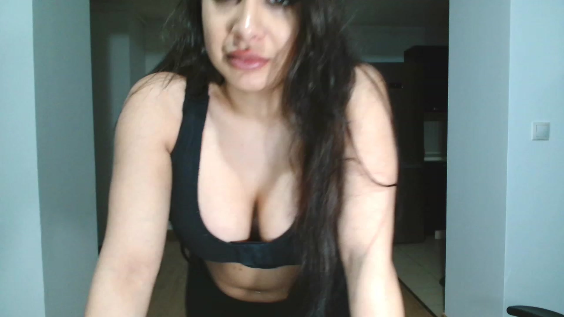 Gallery image thumbnail from MissAlice132's myfreecams stream on, 04/17/2023, 23:13 image 14 of 20