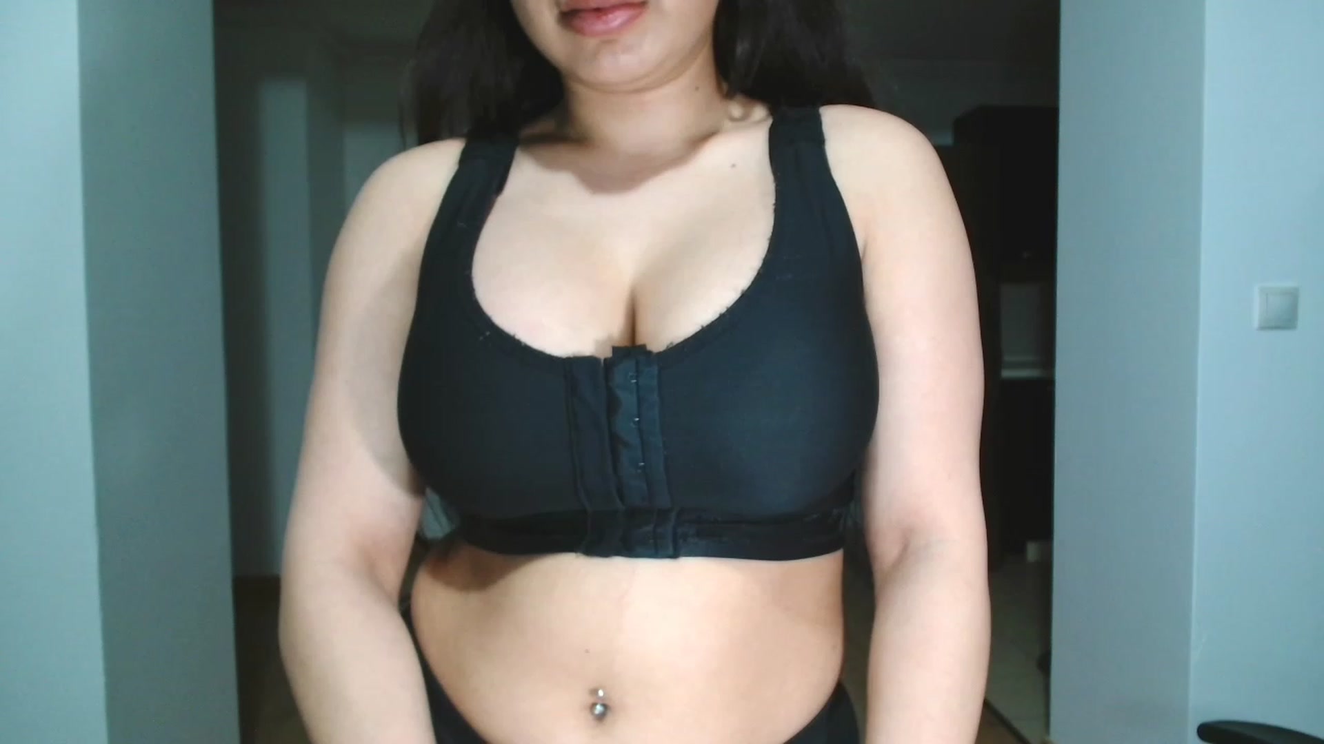 Gallery image thumbnail from MissAlice132's myfreecams stream on, 04/17/2023, 23:13 image 7 of 20