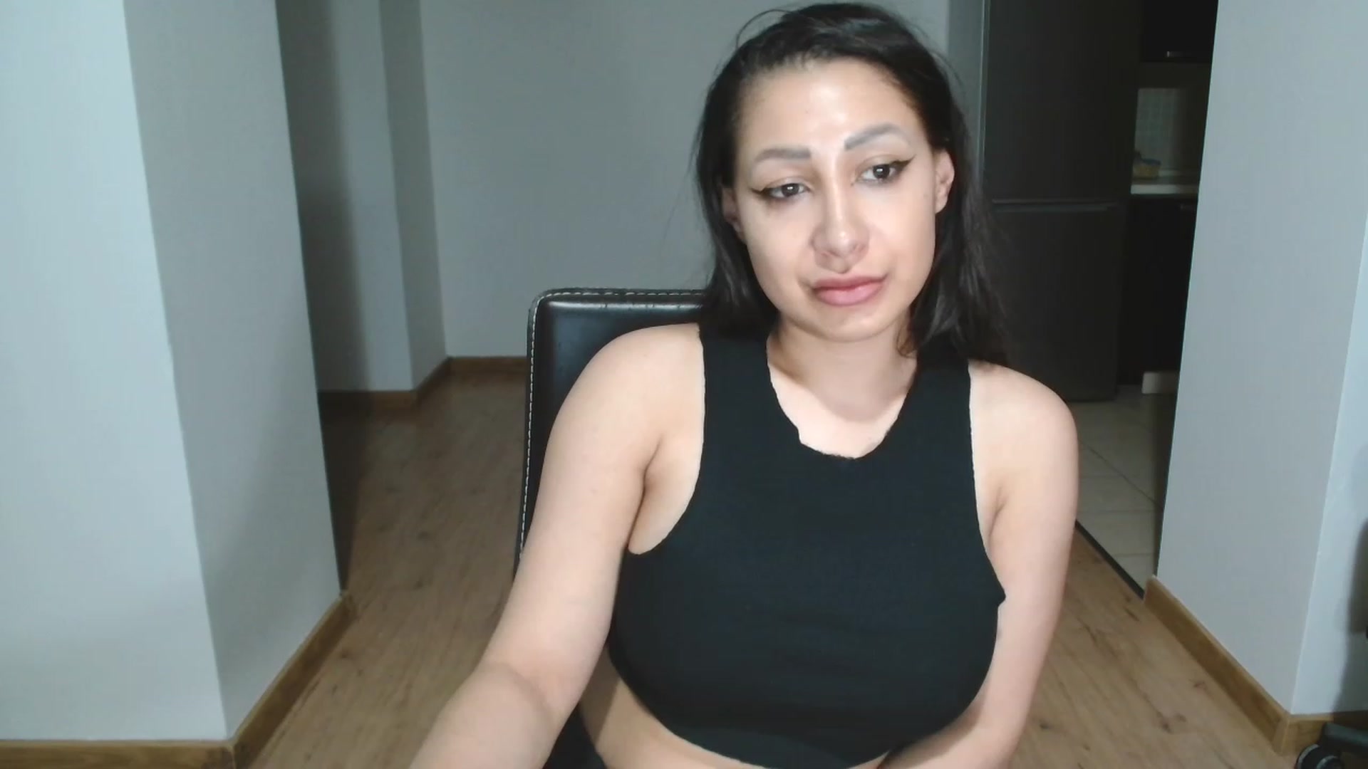 Gallery image thumbnail from MissAlice132's myfreecams stream on, 06/12/2023, 23:31 image 10 of 20