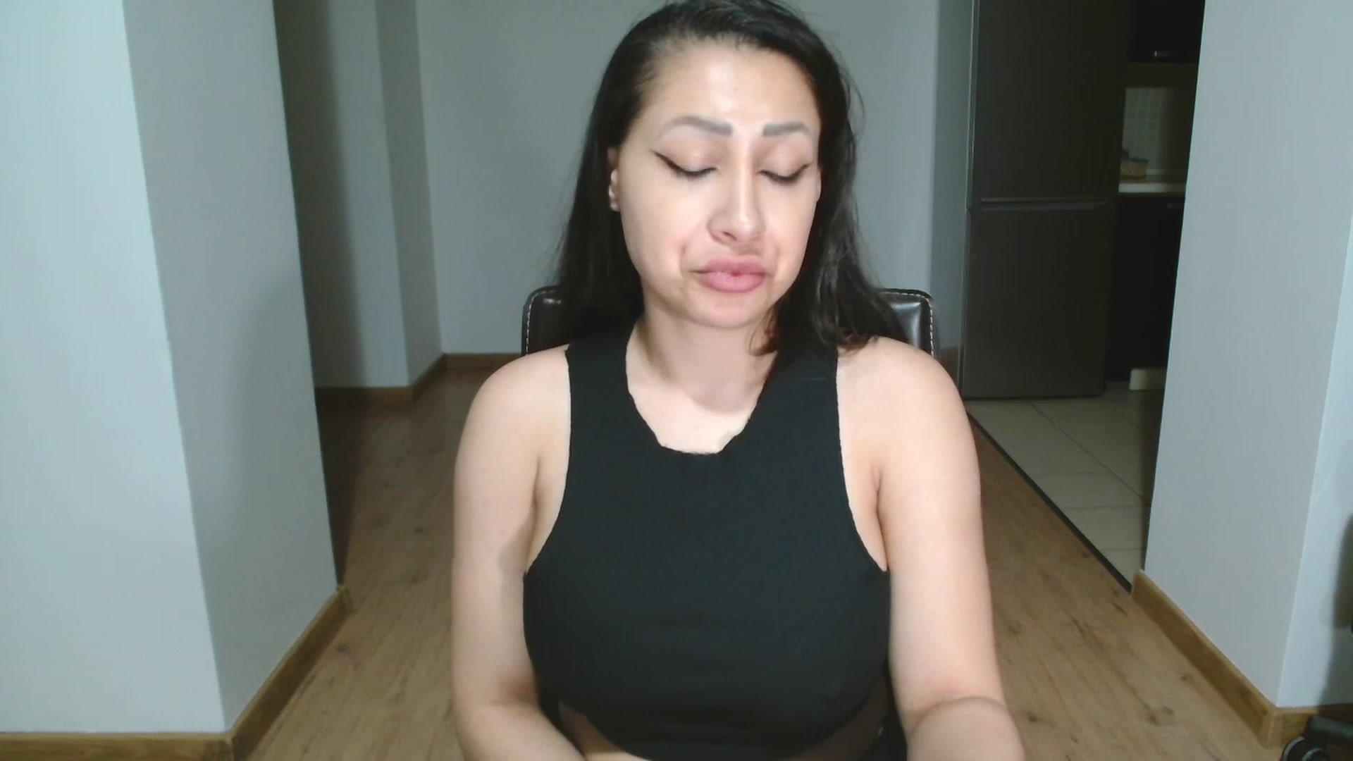 Gallery image thumbnail from MissAlice132's myfreecams stream on, 06/12/2023, 23:31 image 16 of 20