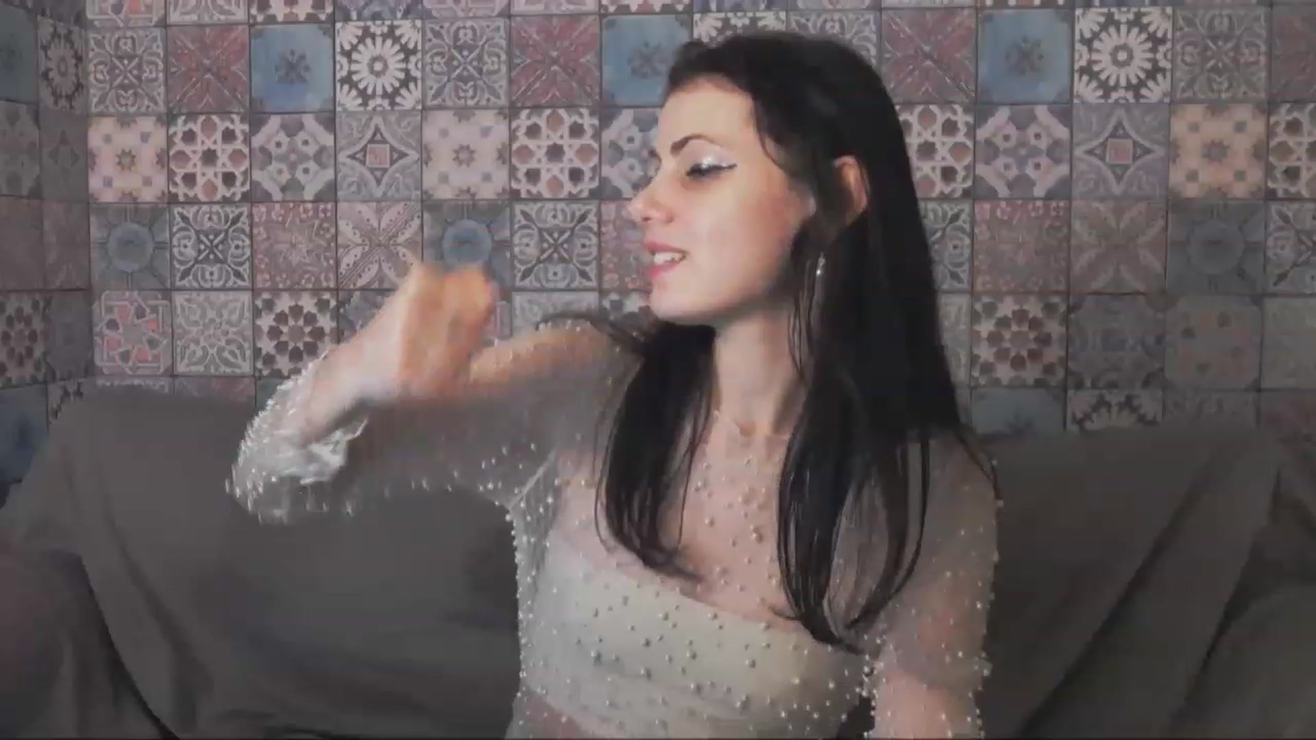 Gallery image thumbnail from MissAracely's myfreecams stream on, 12/05/2022, 24:29 image 17 of 20