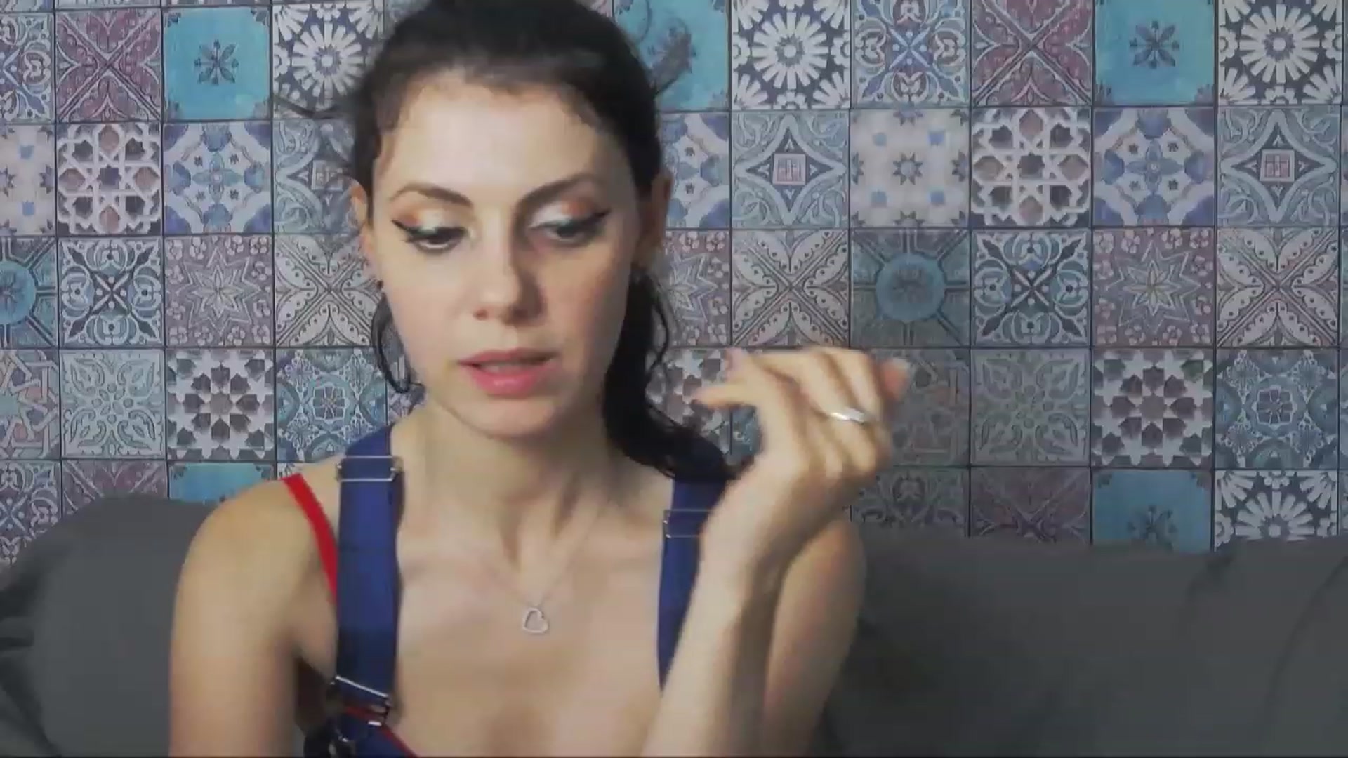Gallery image thumbnail from MissAracely's myfreecams stream on, 12/07/2022, 22:03 image 19 of 20