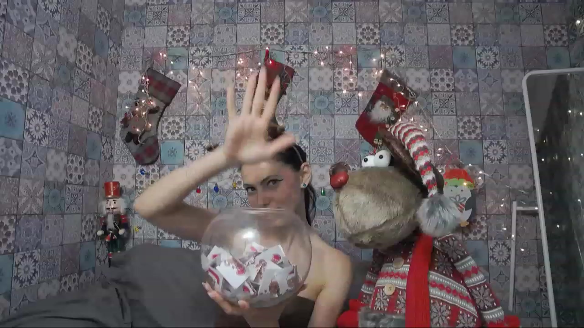 Gallery image thumbnail from MissAracely's myfreecams stream on, 12/16/2022, 16:05 image 19 of 20