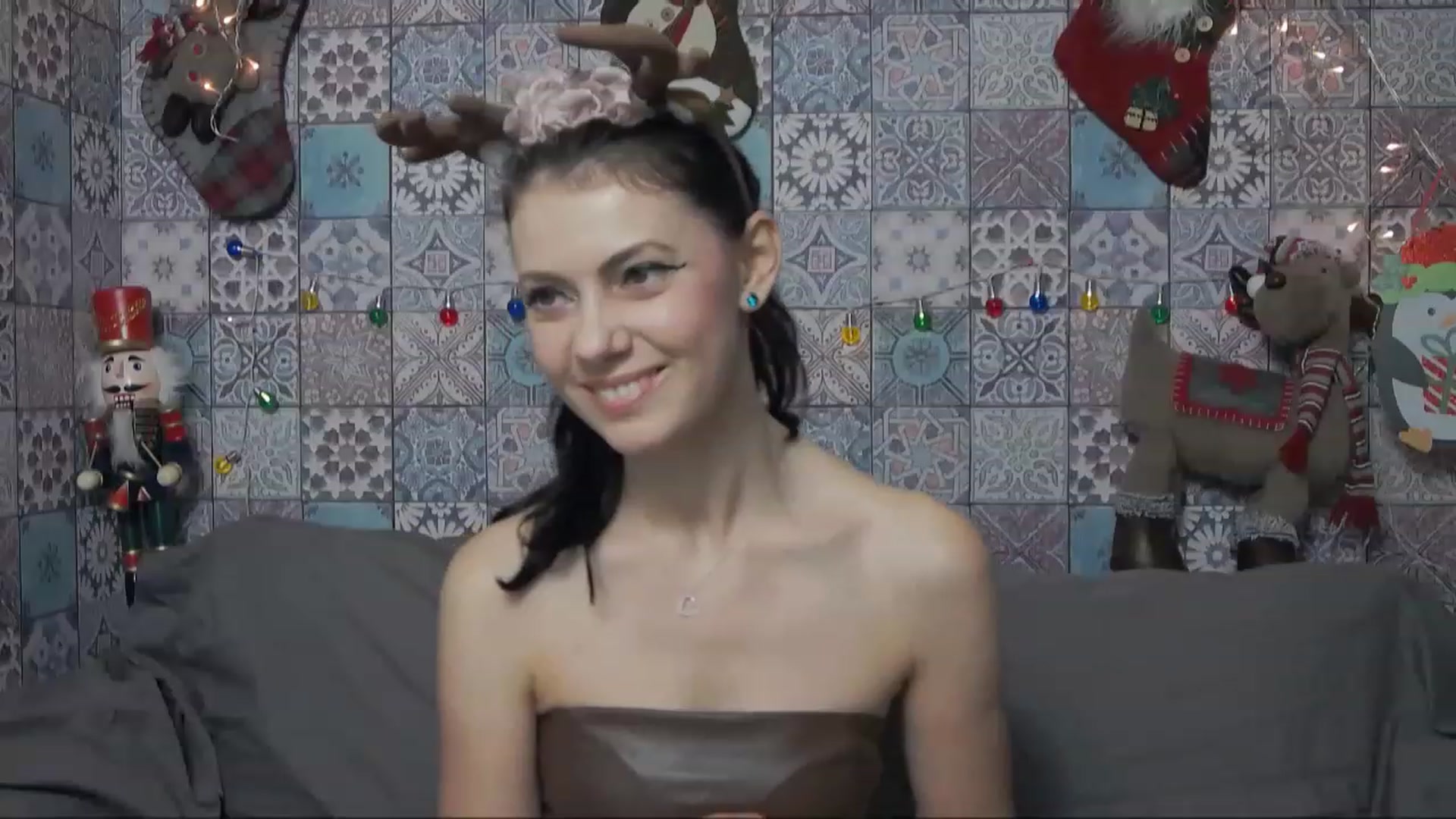 Gallery image thumbnail from MissAracely's myfreecams stream on, 12/16/2022, 16:05 image 15 of 20