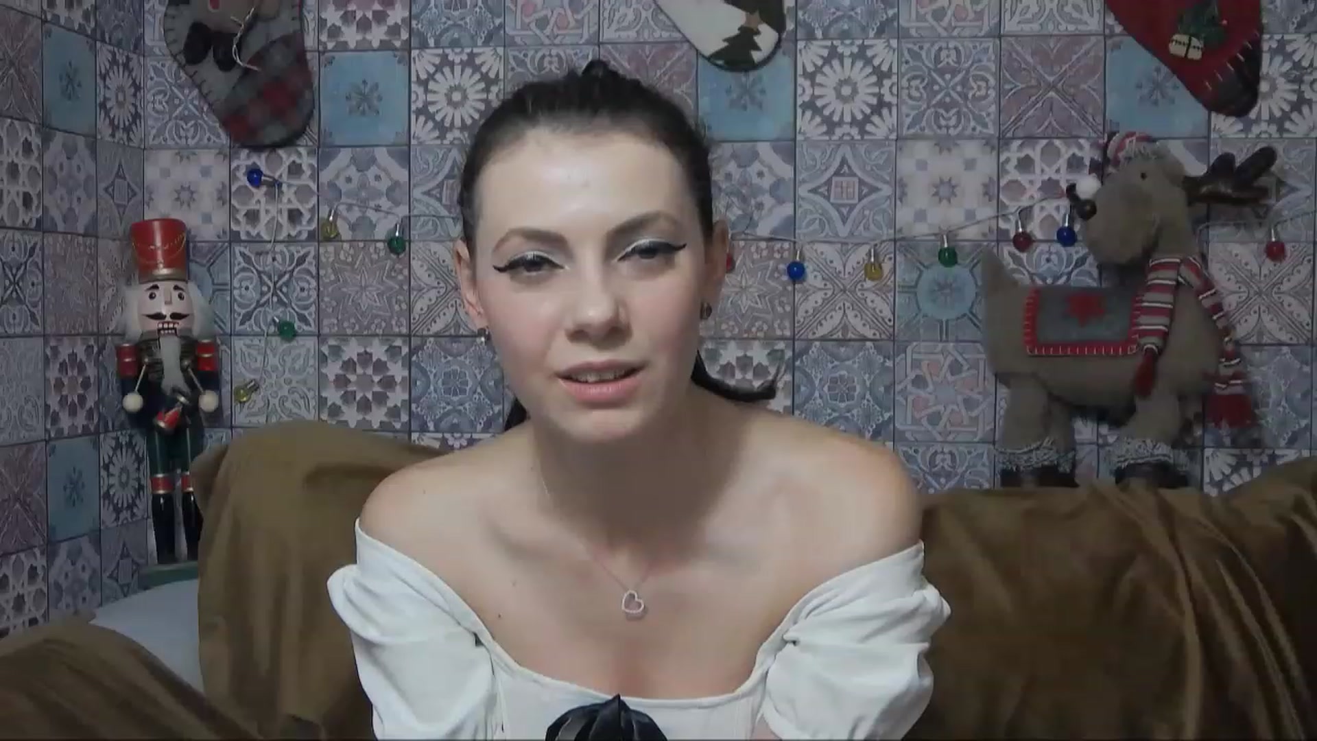 Gallery image thumbnail from MissAracely's myfreecams stream on, 12/18/2022, 18:48 image 18 of 20