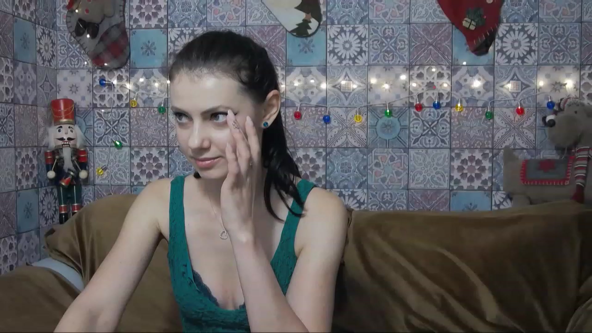 Gallery image thumbnail from MissAracely's myfreecams stream on, 12/19/2022, 17:30 image 12 of 20
