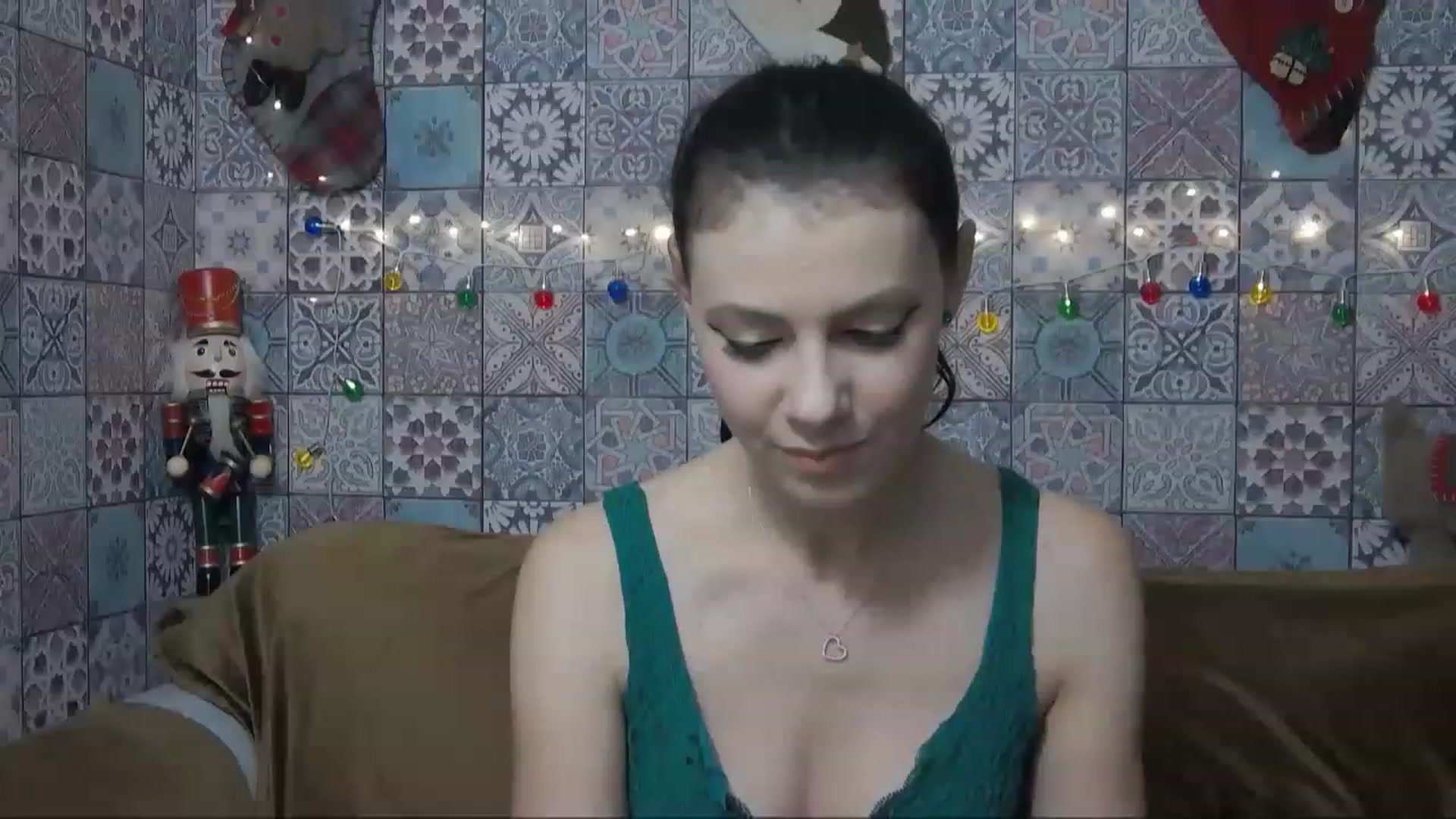 Gallery image thumbnail from MissAracely's myfreecams stream on, 12/19/2022, 17:30 image 5 of 20