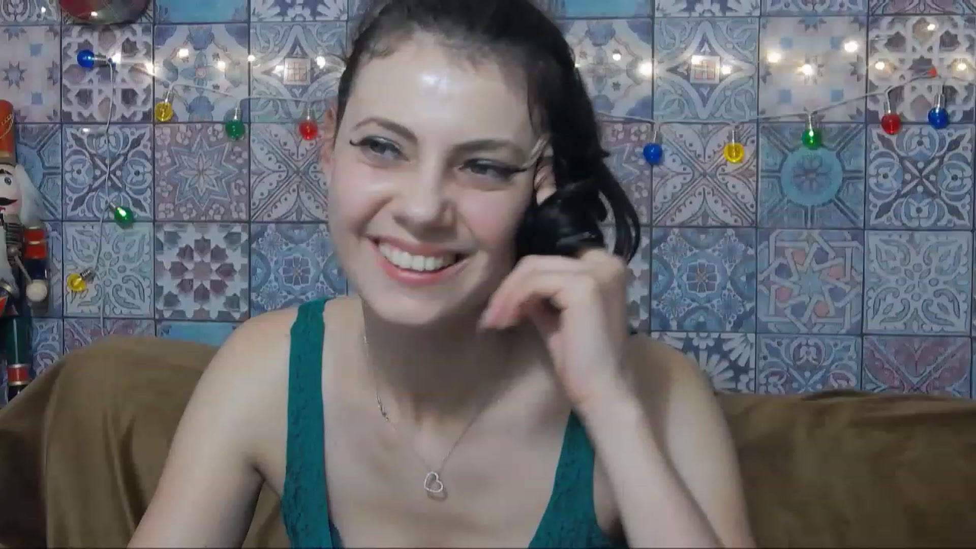 Gallery image thumbnail from MissAracely's myfreecams stream on, 12/19/2022, 22:01 image 7 of 20