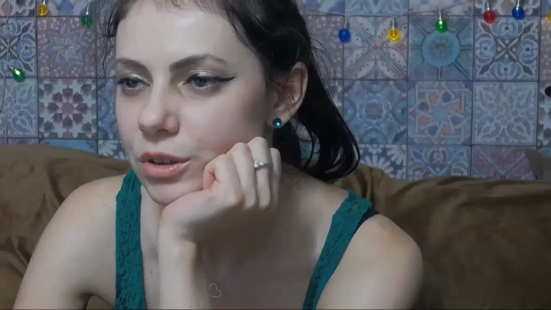 Gallery image thumbnail from MissAracely's myfreecams stream on, 12/19/2022, 22:01 image 19 of 20