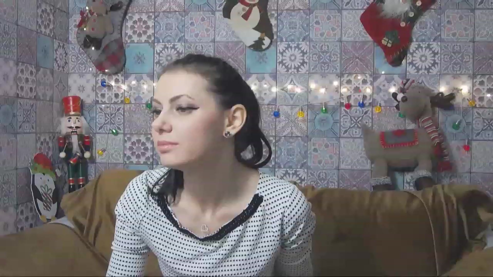 Gallery image thumbnail from MissAracely's myfreecams stream on, 12/21/2022, 16:38 image 2 of 20