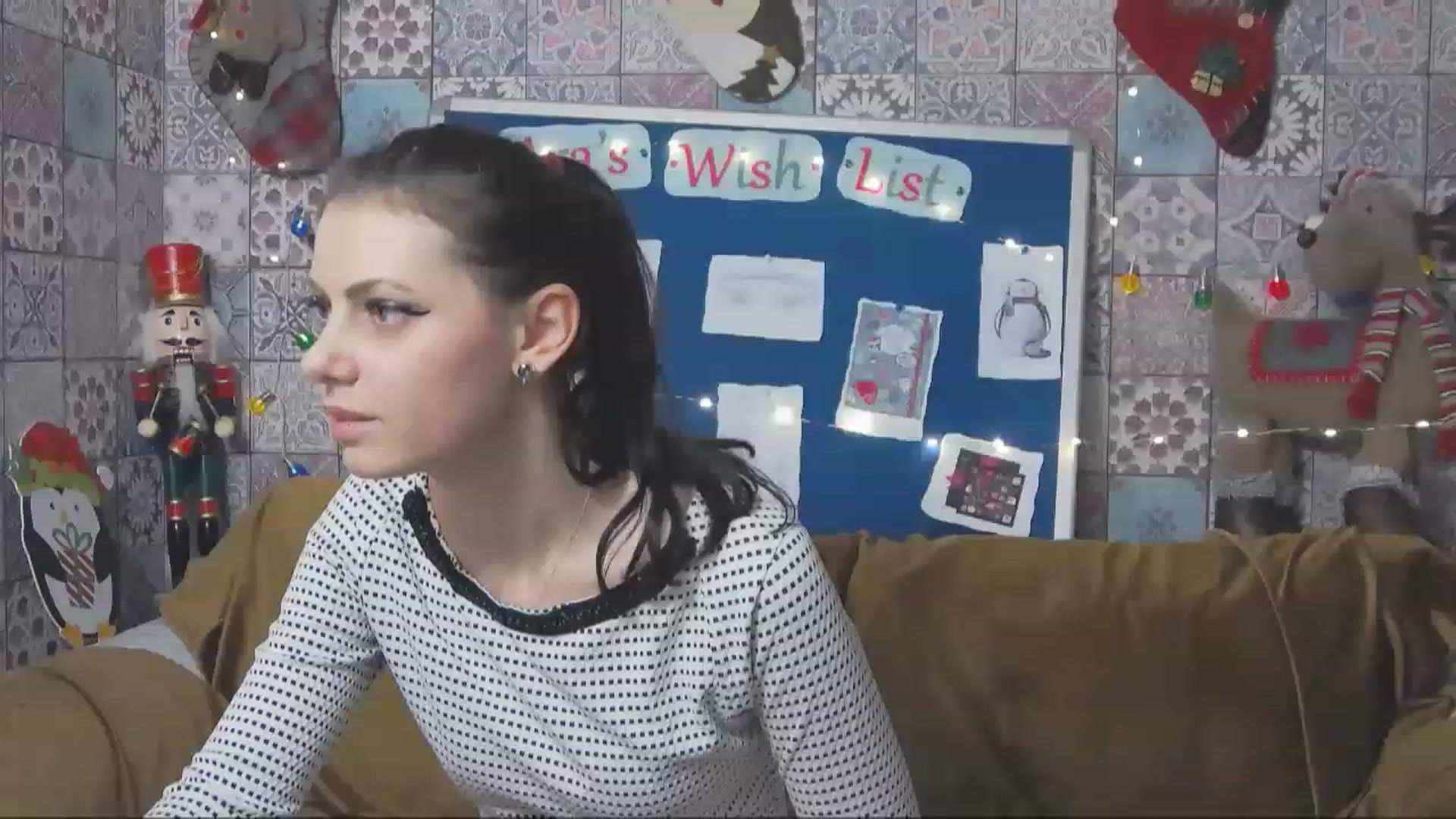 Gallery image thumbnail from MissAracely's myfreecams stream on, 12/21/2022, 16:38 image 15 of 20