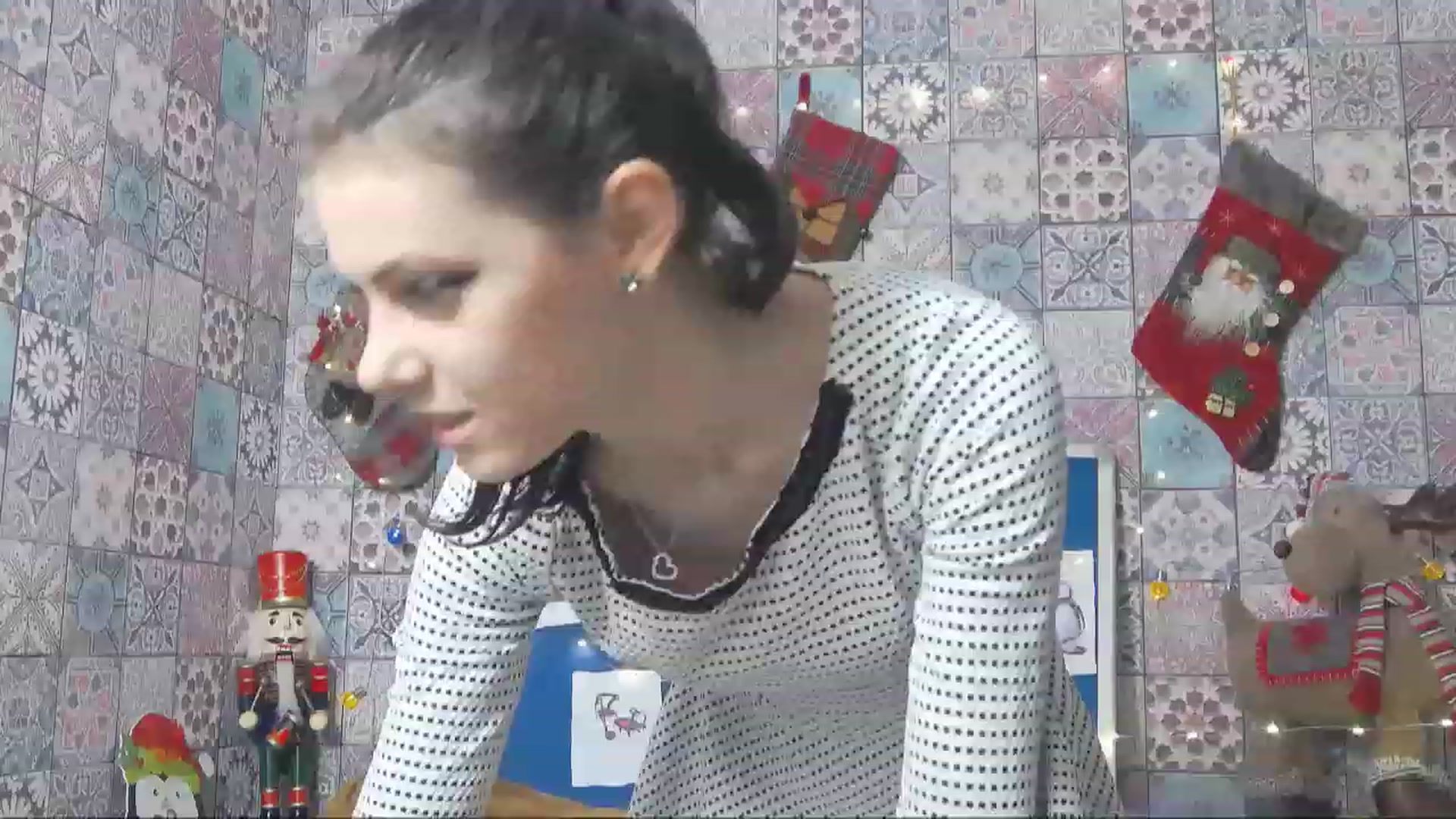 Gallery image thumbnail from MissAracely's myfreecams stream on, 12/21/2022, 16:38 image 10 of 20