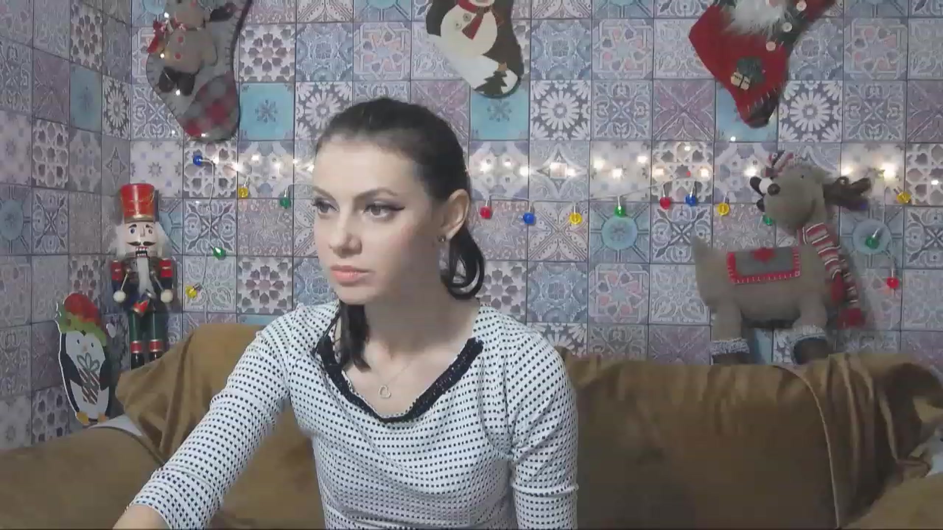 Gallery image thumbnail from MissAracely's myfreecams stream on, 12/21/2022, 16:38 image 3 of 20