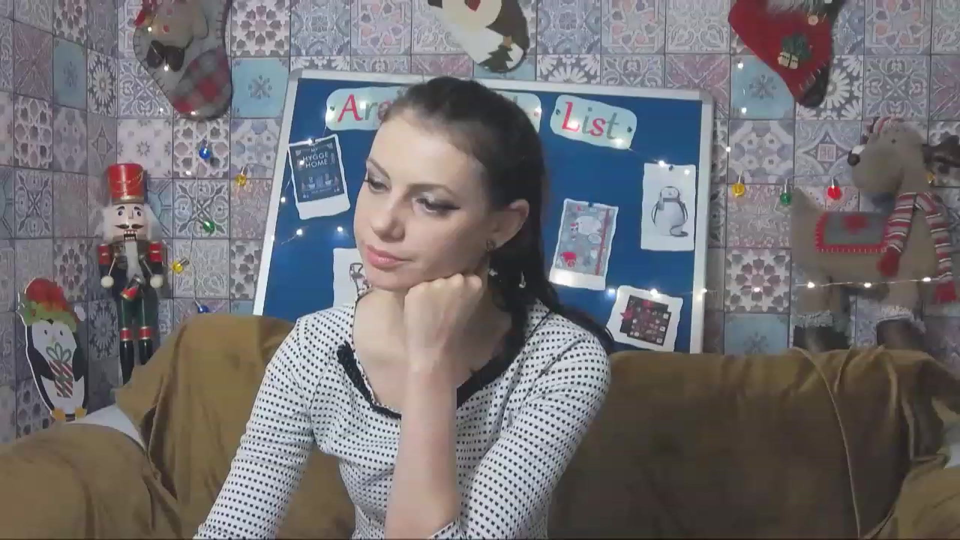 Gallery image thumbnail from MissAracely's myfreecams stream on, 12/21/2022, 16:38 image 19 of 20