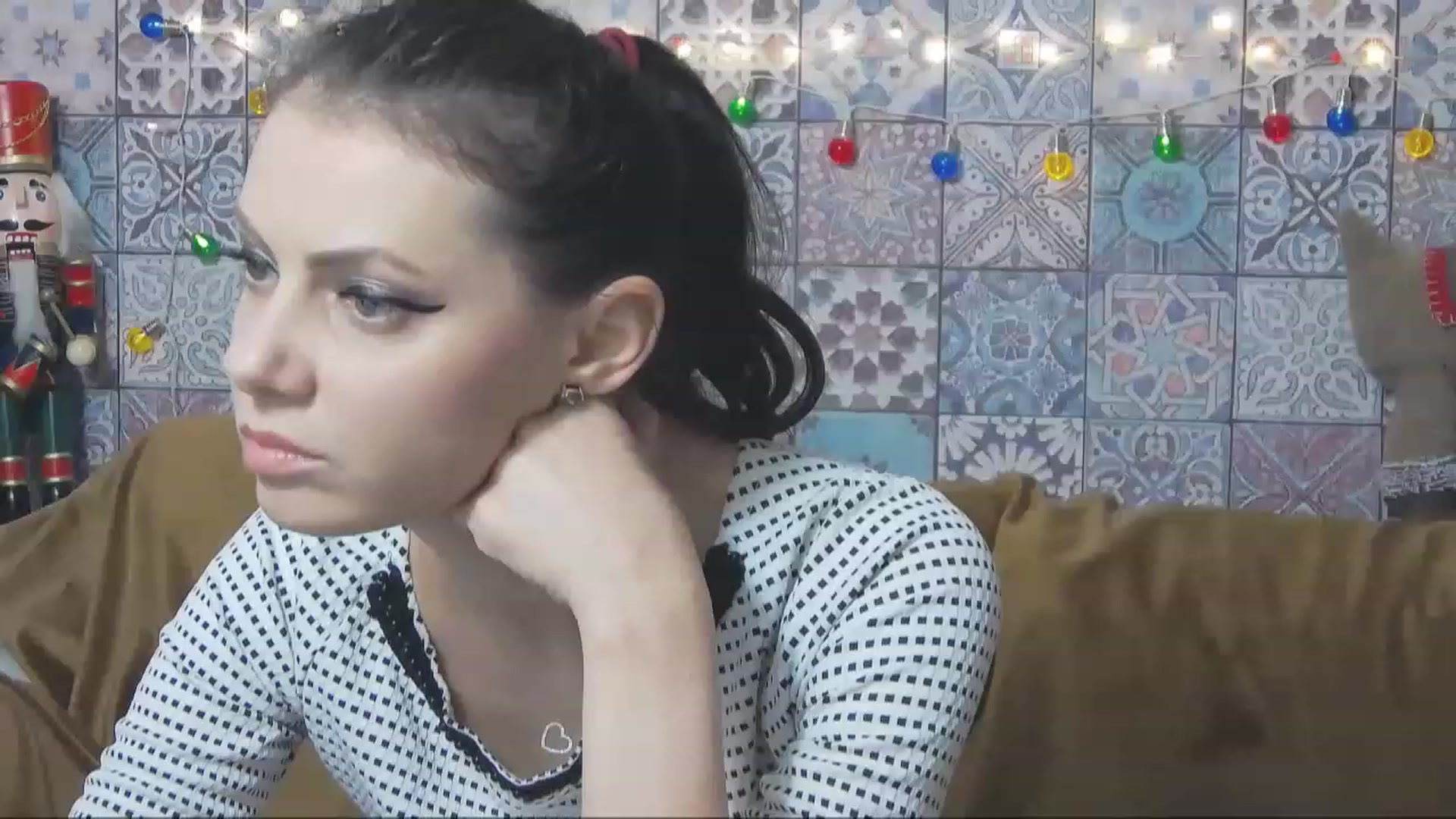 Gallery image thumbnail from MissAracely's myfreecams stream on, 12/21/2022, 16:38 image 5 of 20