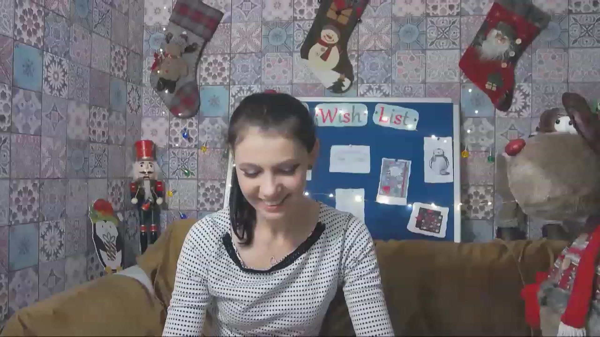 Gallery image thumbnail from MissAracely's myfreecams stream on, 12/21/2022, 18:45 image 11 of 20