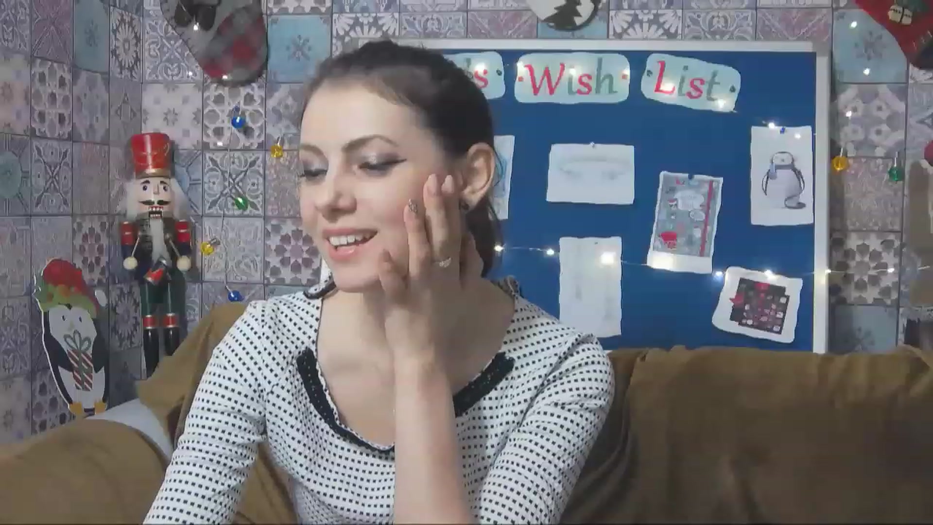 Gallery image thumbnail from MissAracely's myfreecams stream on, 12/21/2022, 18:45 image 16 of 20