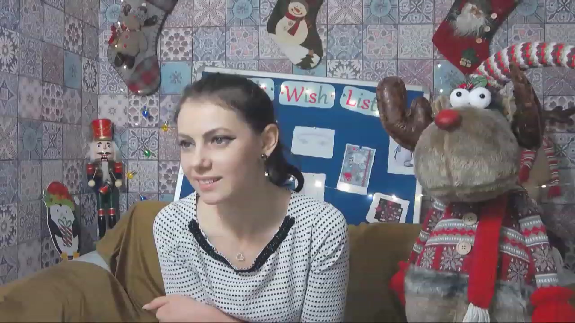 Gallery image thumbnail from MissAracely's myfreecams stream on, 12/21/2022, 18:45 image 7 of 20