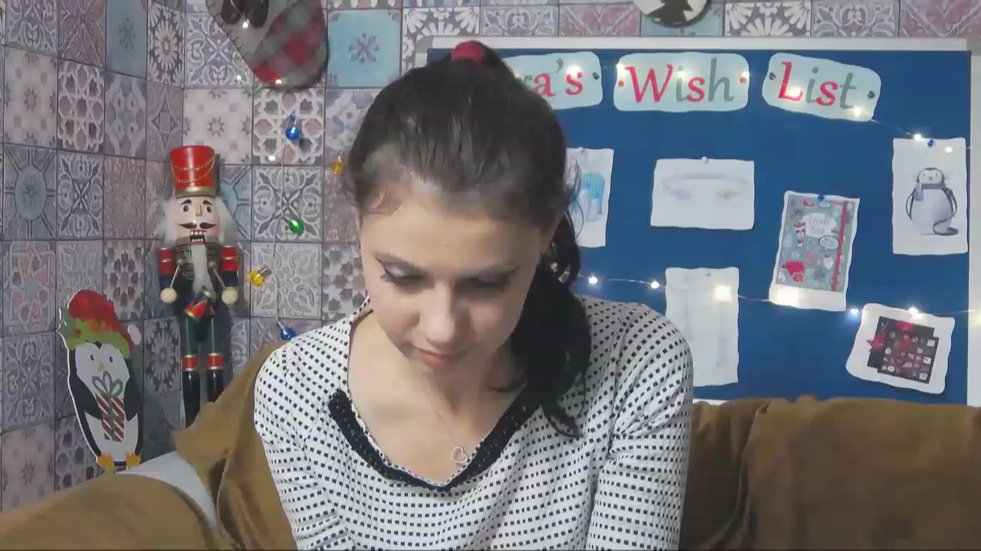Gallery image thumbnail from MissAracely's myfreecams stream on, 12/21/2022, 18:45 image 15 of 20