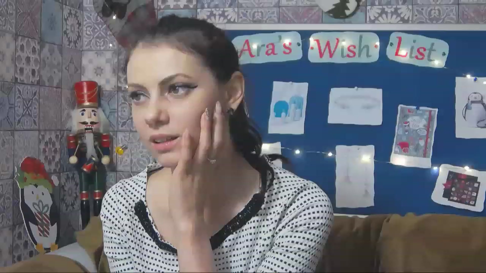 Gallery image thumbnail from MissAracely's myfreecams stream on, 12/21/2022, 18:45 image 12 of 20