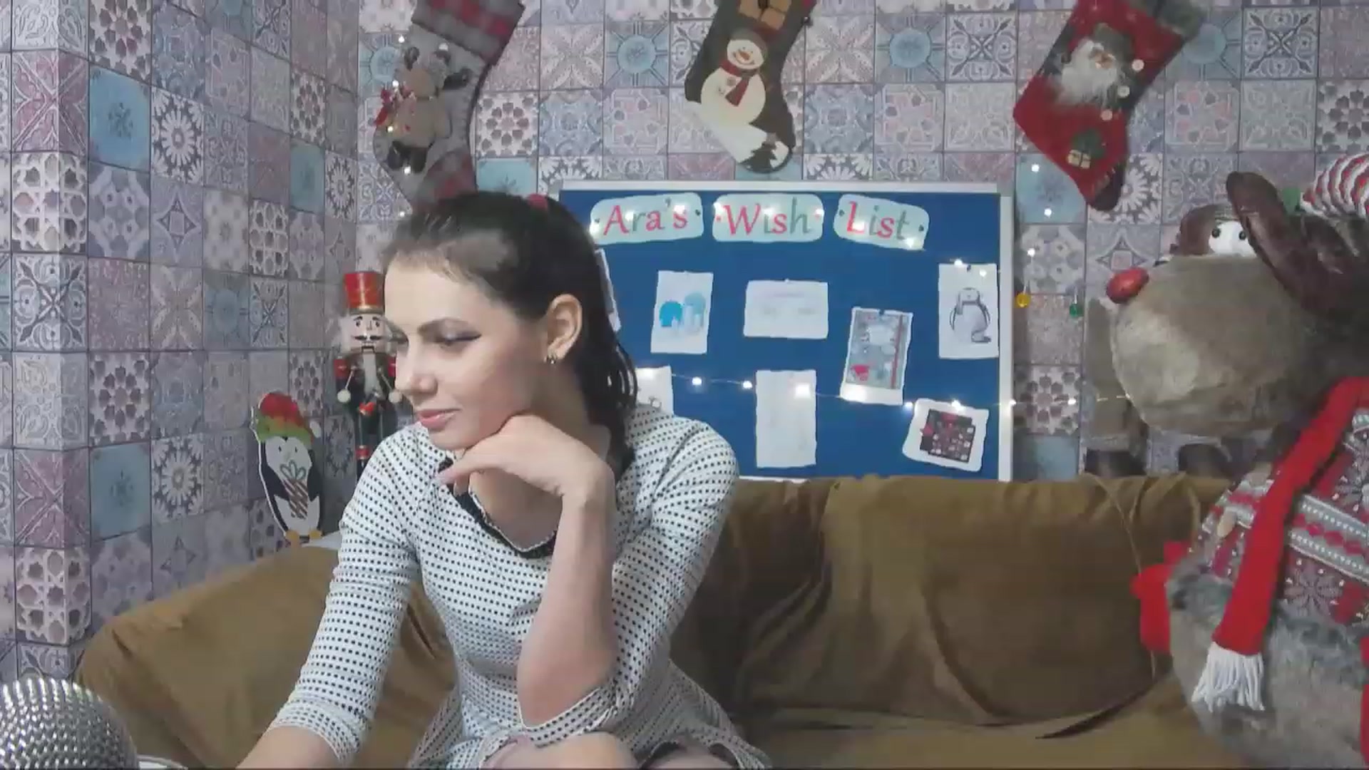Gallery image thumbnail from MissAracely's myfreecams stream on, 12/21/2022, 18:45 image 9 of 20