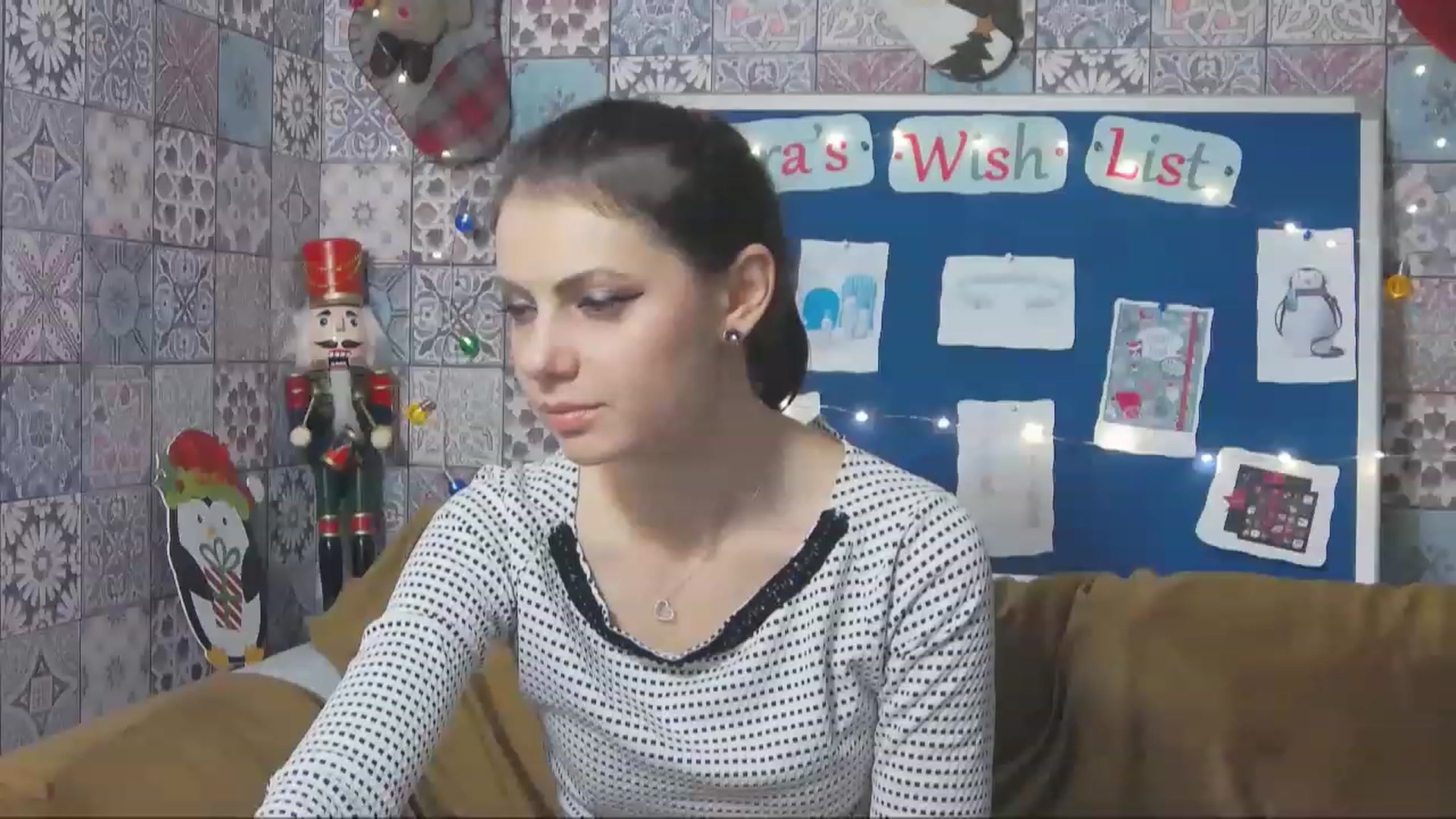 Gallery image thumbnail from MissAracely's myfreecams stream on, 12/21/2022, 18:45 image 14 of 20