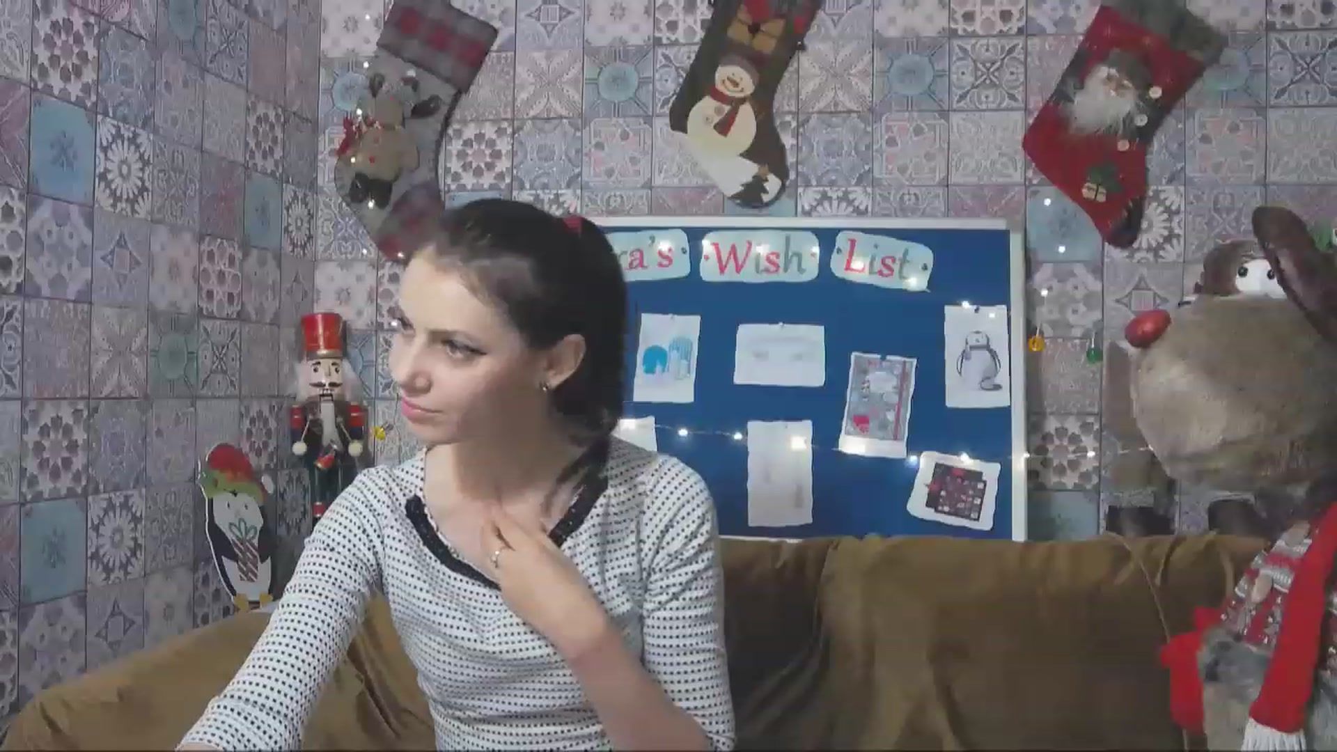 Gallery image thumbnail from MissAracely's myfreecams stream on, 12/21/2022, 18:45 image 10 of 20