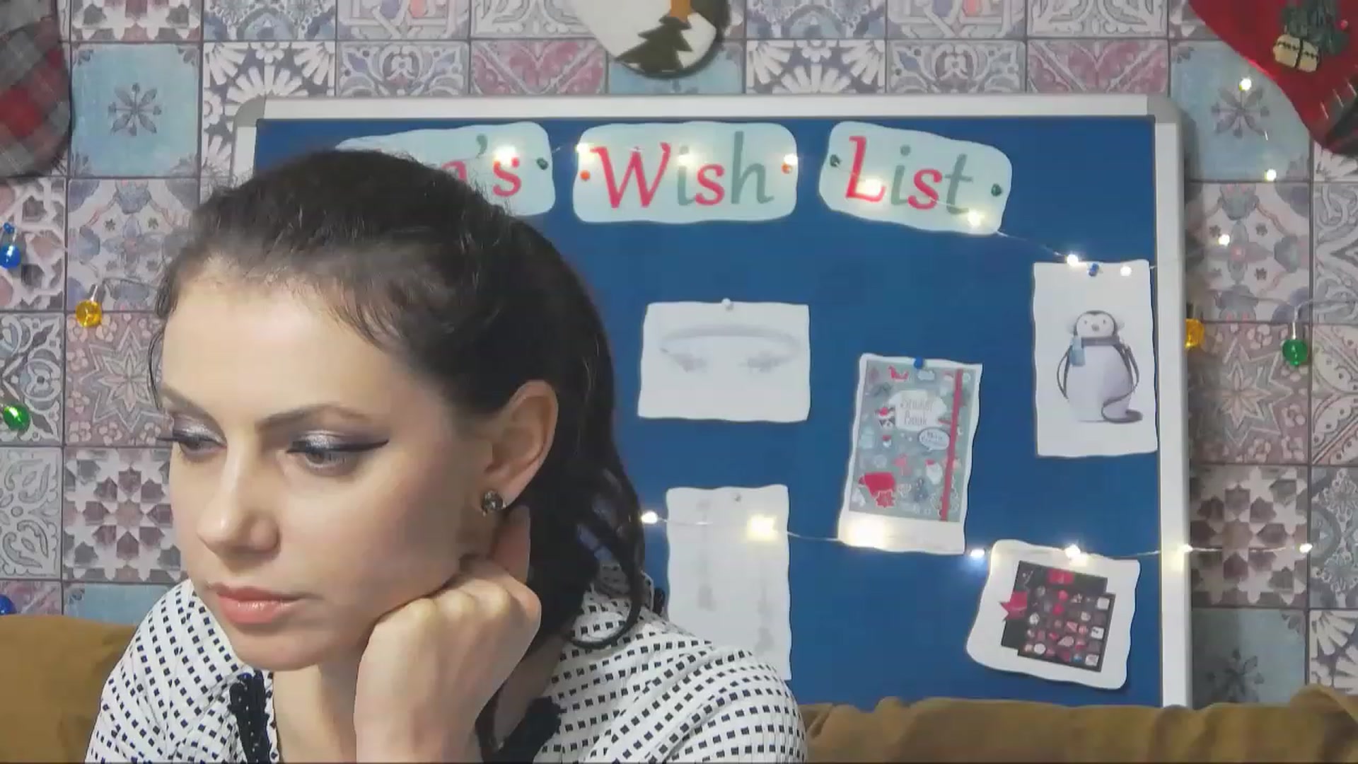 Gallery image thumbnail from MissAracely's myfreecams stream on, 12/21/2022, 21:36 image 1 of 20