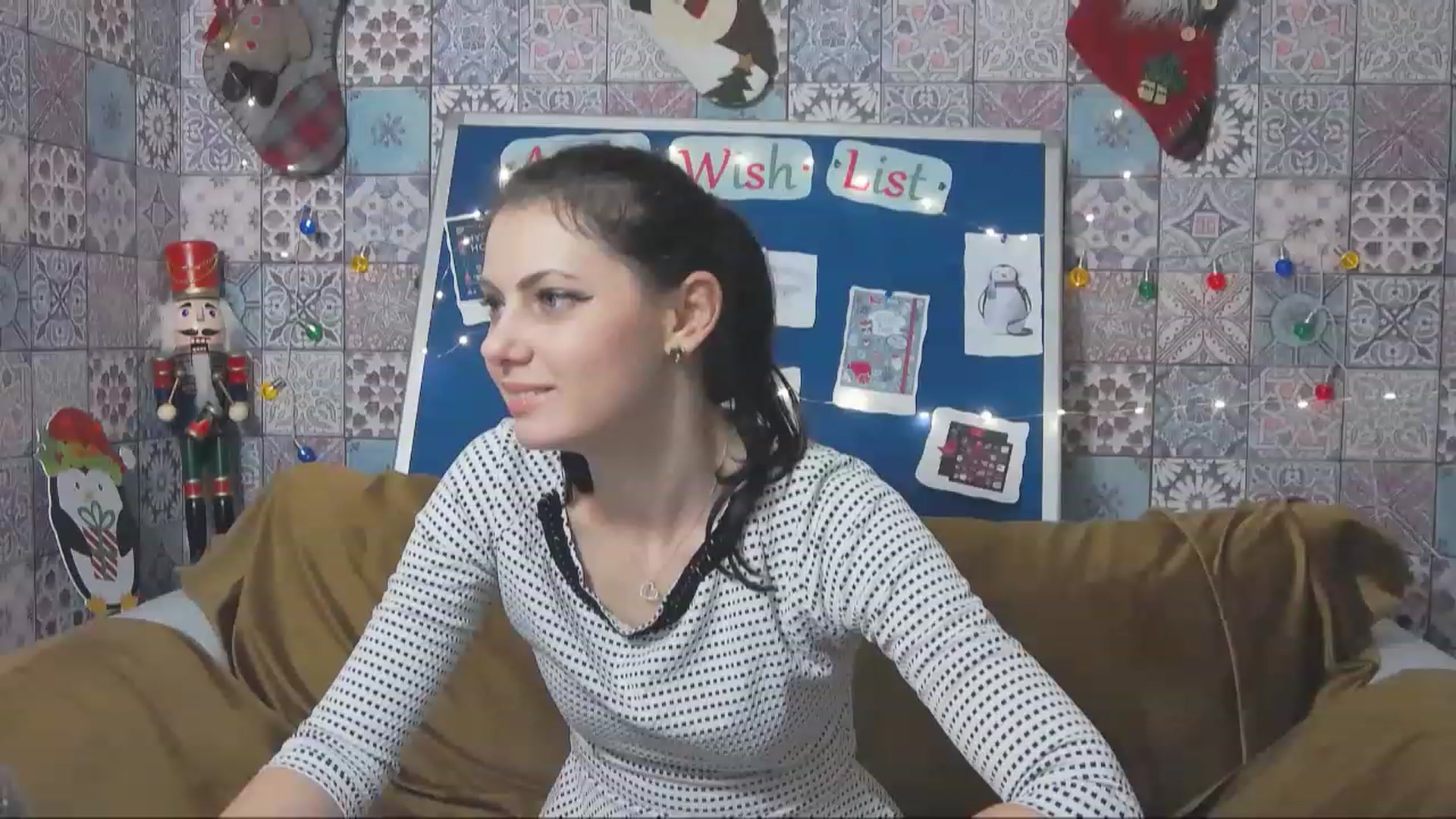 Gallery image thumbnail from MissAracely's myfreecams stream on, 12/21/2022, 21:36 image 6 of 20