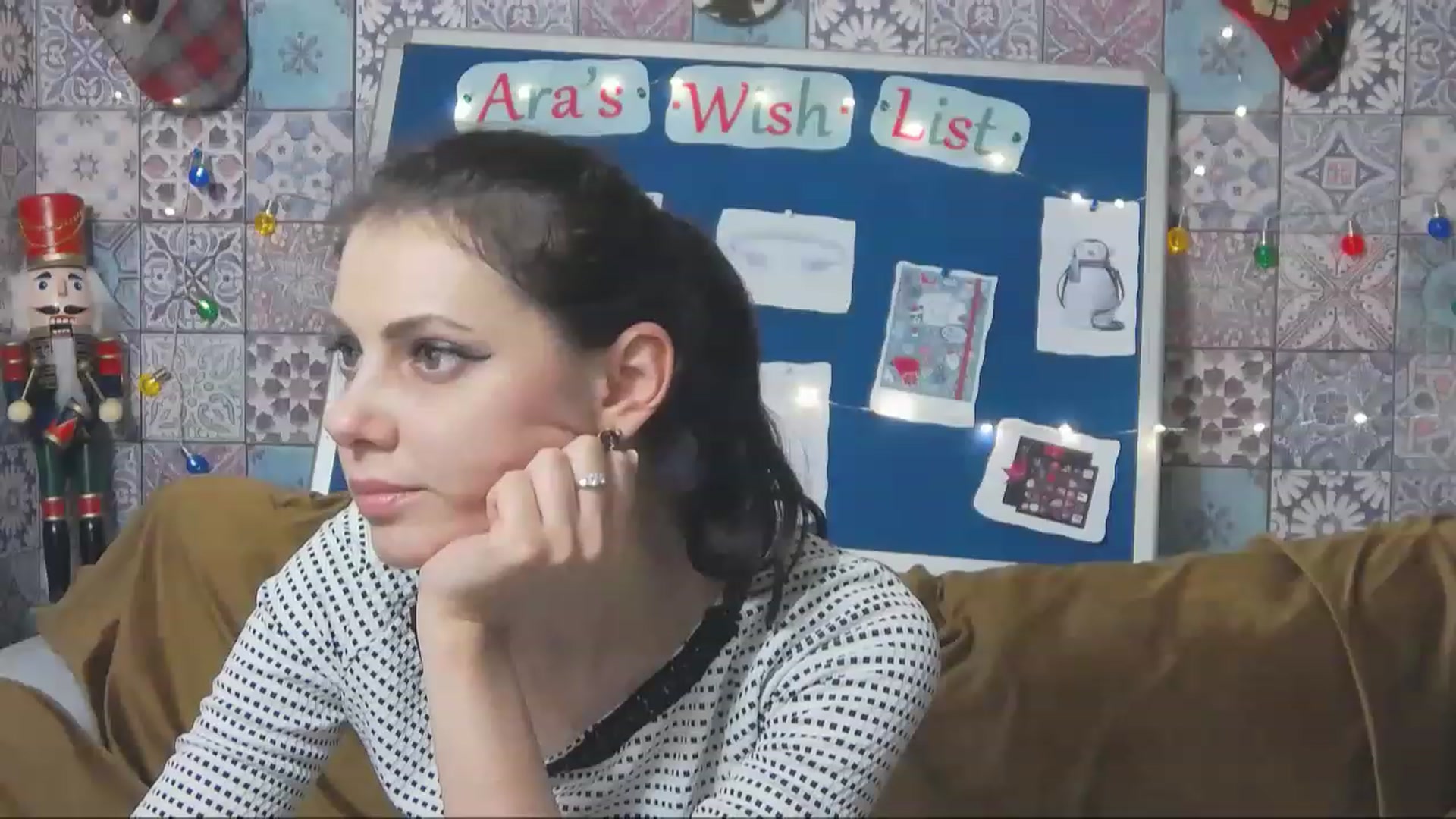 Gallery image thumbnail from MissAracely's myfreecams stream on, 12/21/2022, 21:36 image 15 of 20