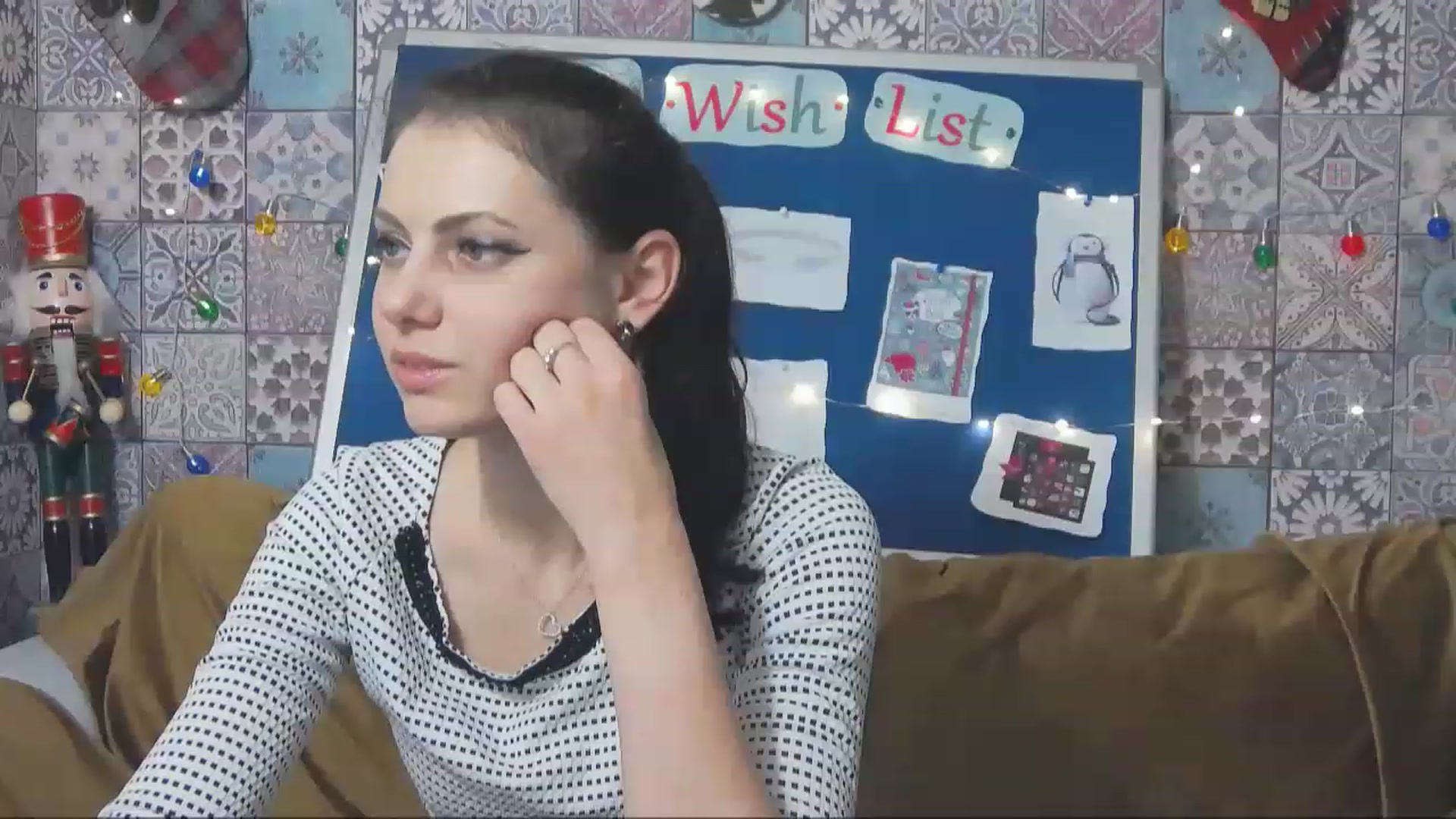 Gallery image thumbnail from MissAracely's myfreecams stream on, 12/21/2022, 21:36 image 14 of 20