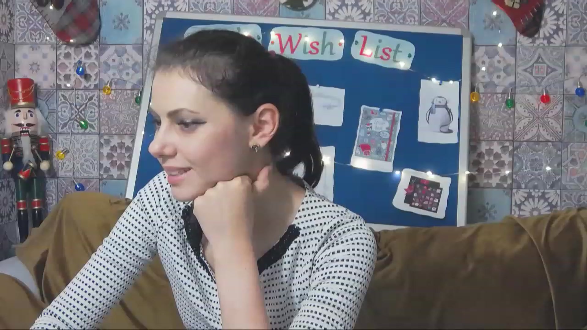 Gallery image thumbnail from MissAracely's myfreecams stream on, 12/21/2022, 21:36 image 16 of 20