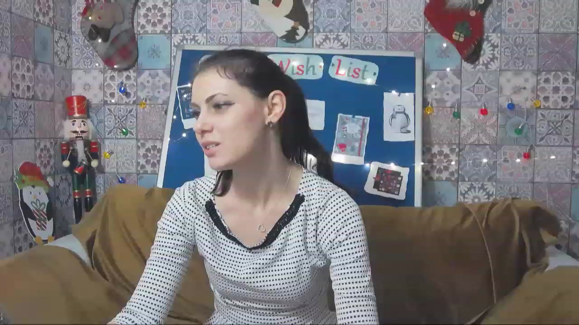 Gallery image thumbnail from MissAracely's myfreecams stream on, 12/21/2022, 21:36 image 7 of 20