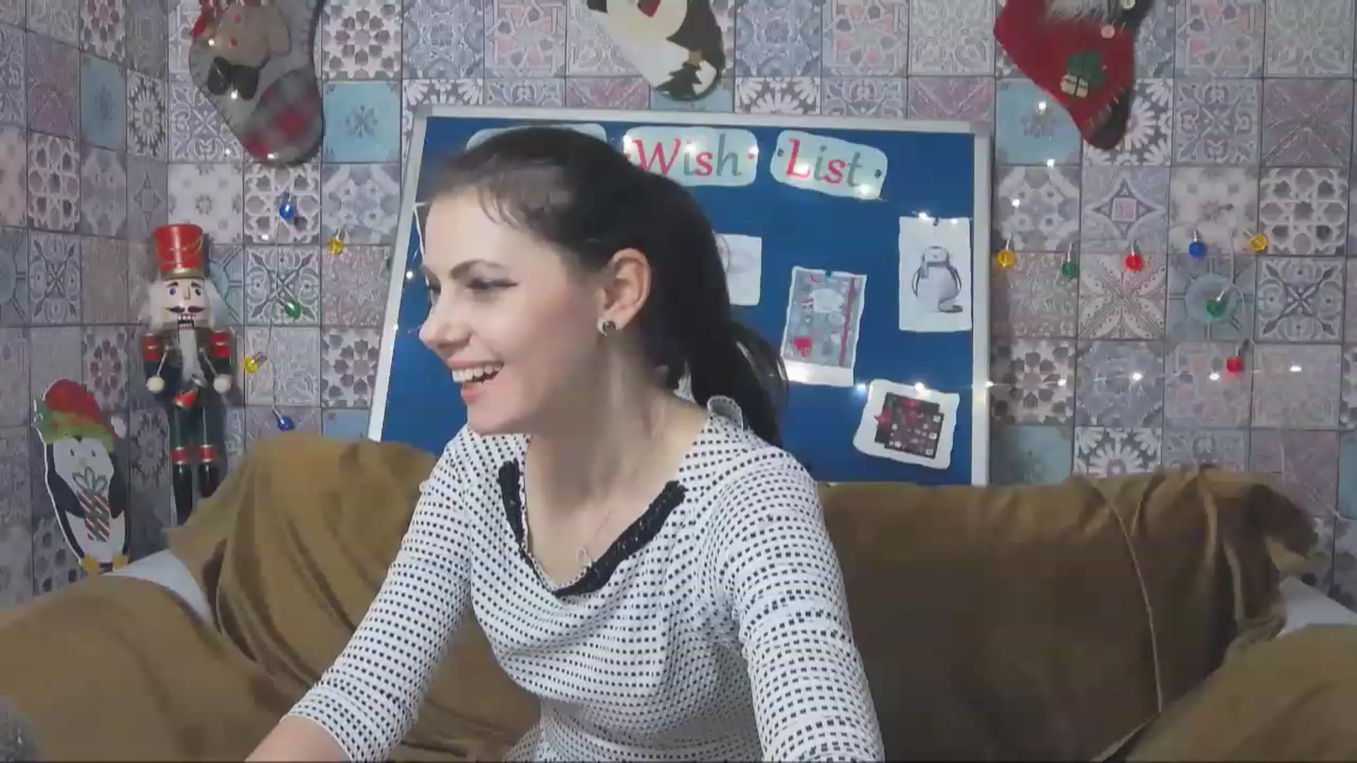 Gallery image thumbnail from MissAracely's myfreecams stream on, 12/21/2022, 21:36 image 5 of 20