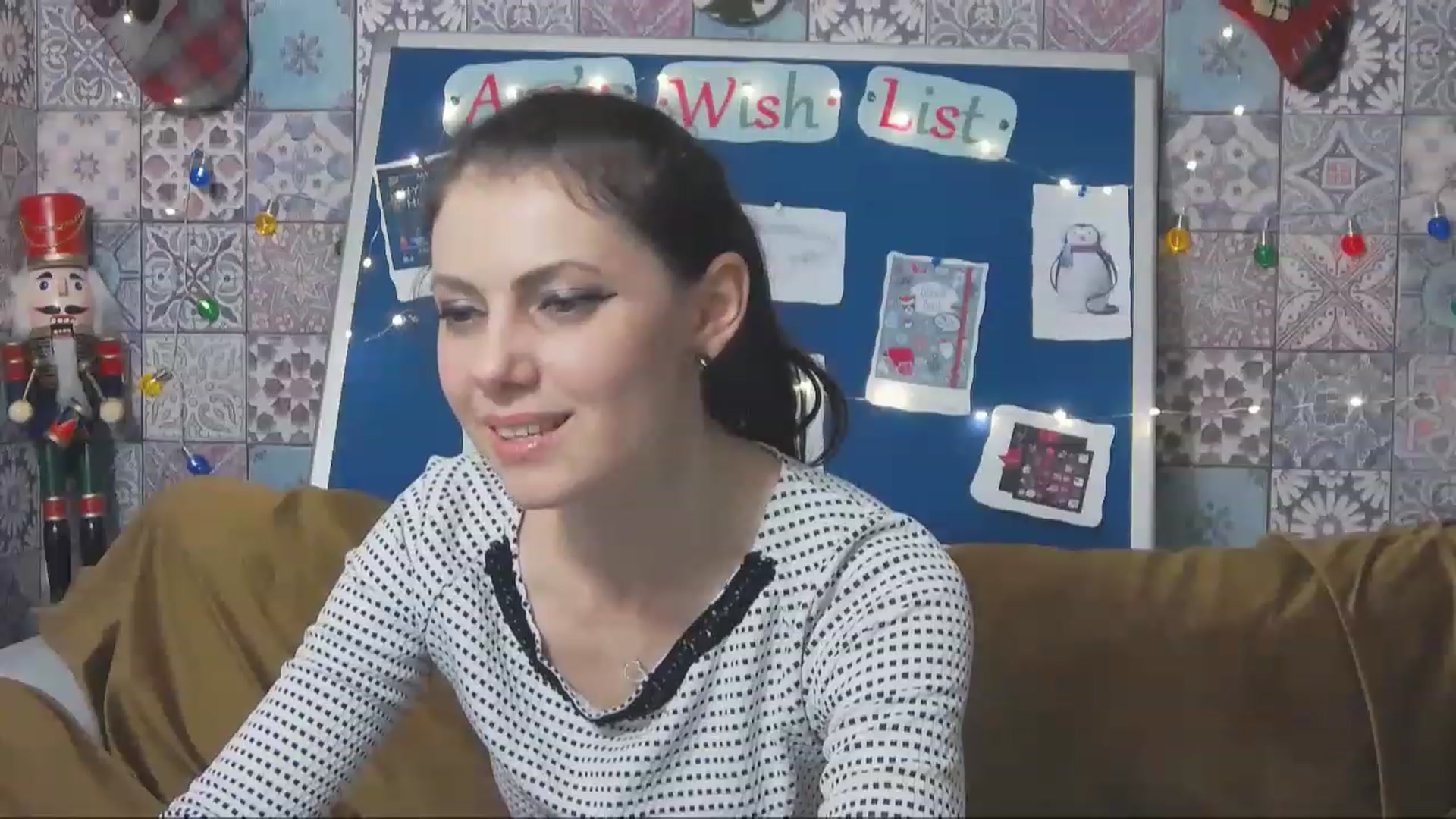 Gallery image thumbnail from MissAracely's myfreecams stream on, 12/21/2022, 21:36 image 8 of 20