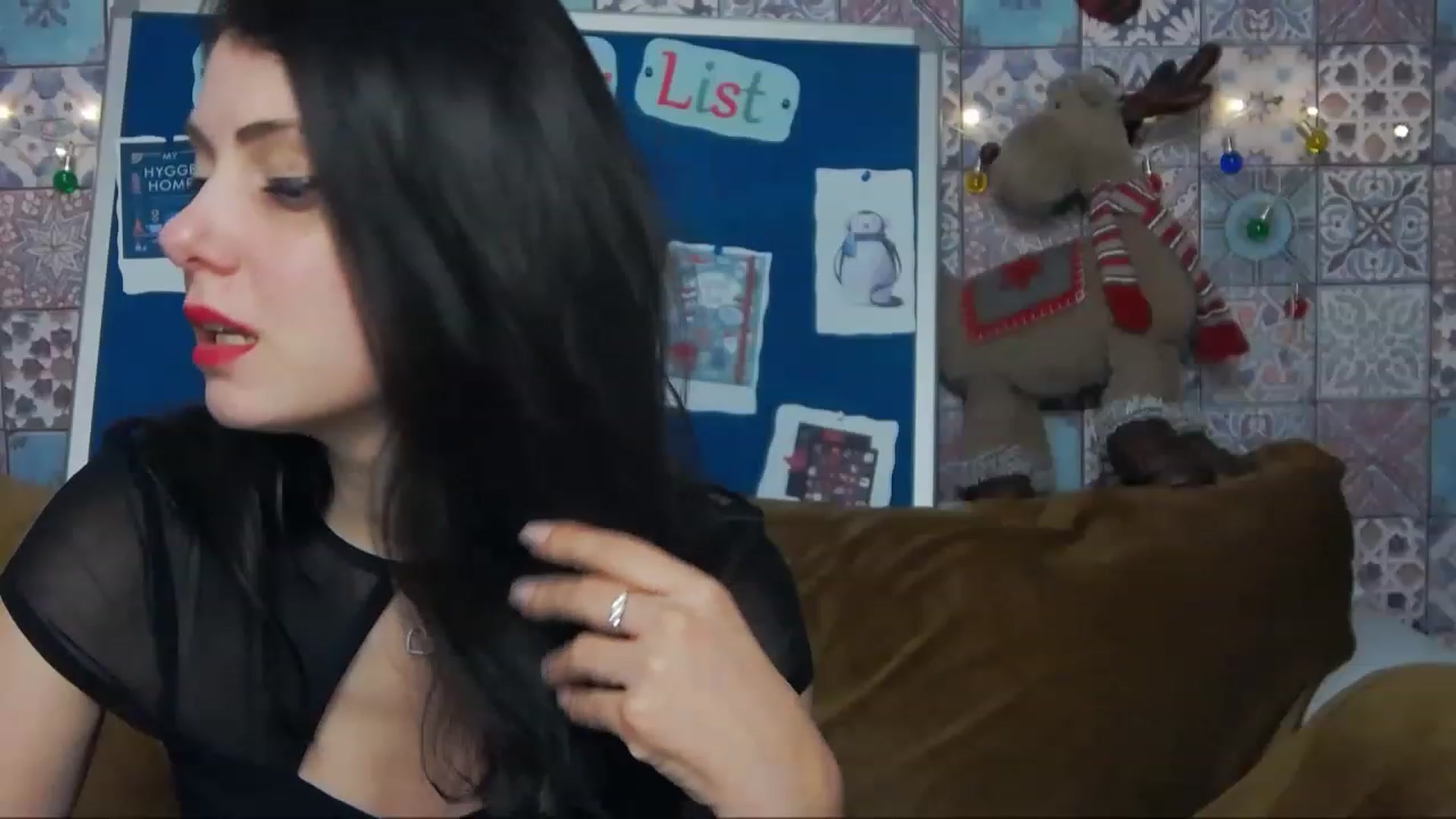 Gallery image thumbnail from MissAracely's myfreecams stream on, 12/31/2022, 01:02 image 18 of 20