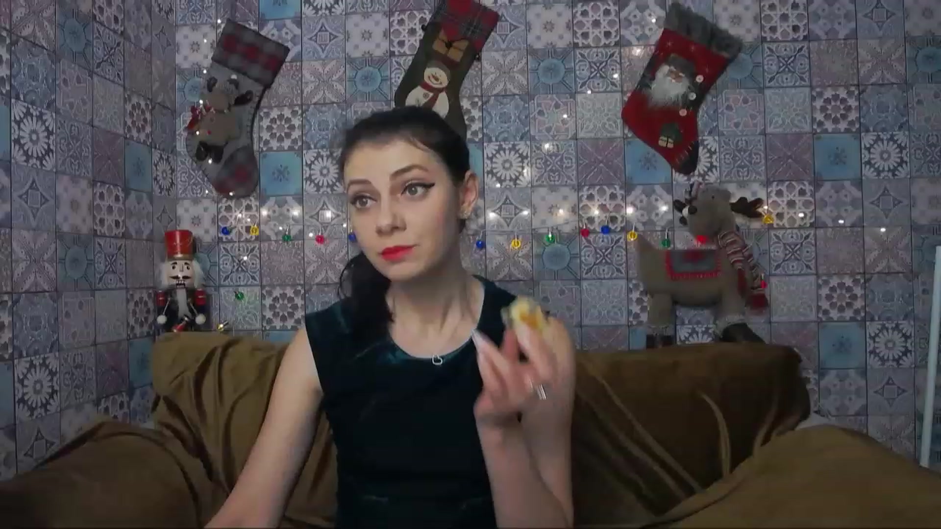 Gallery image thumbnail from MissAracely's myfreecams stream on, 01/02/2023, 19:54 image 11 of 20