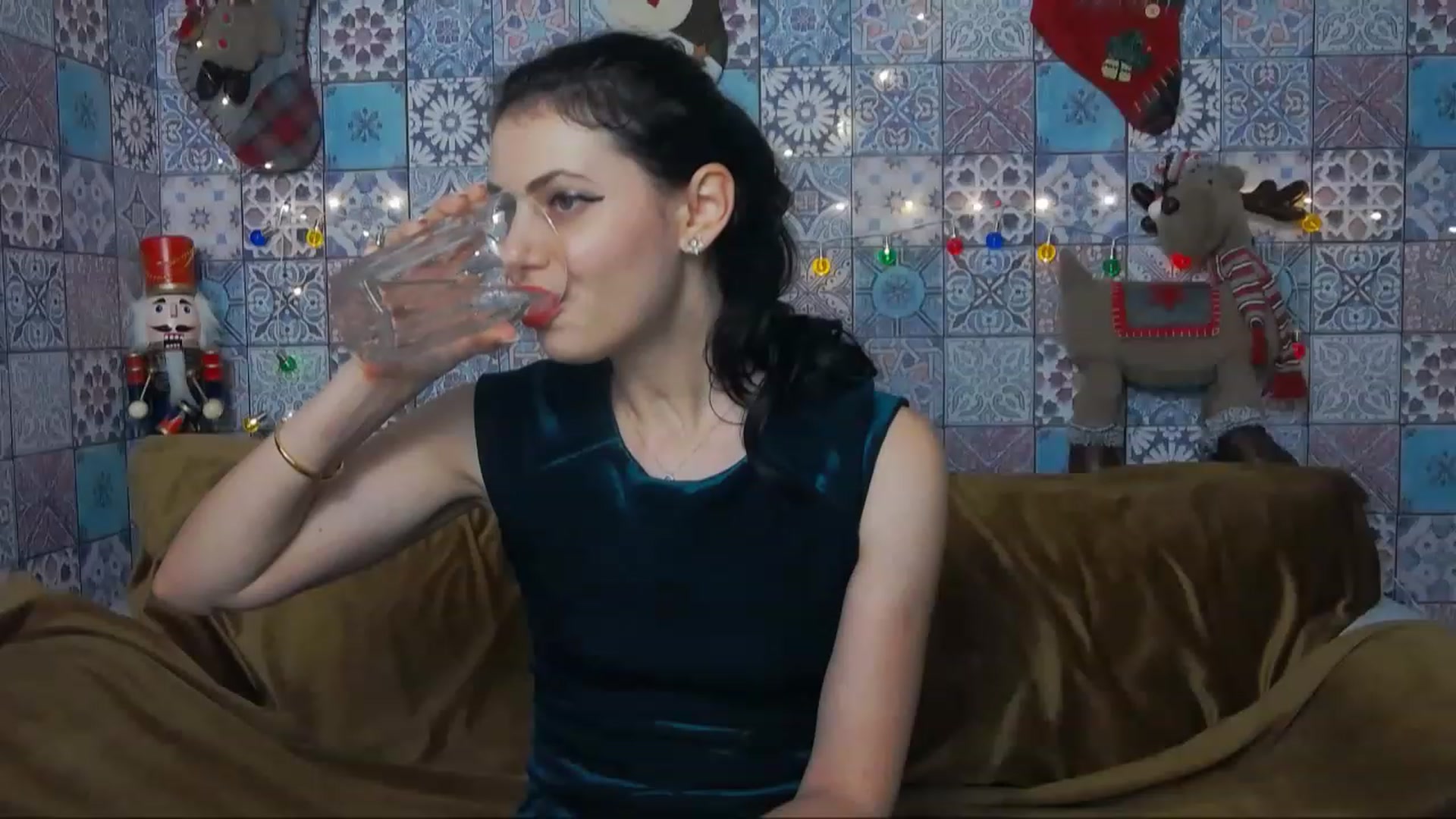 Gallery image thumbnail from MissAracely's myfreecams stream on, 01/02/2023, 22:43 image 18 of 20