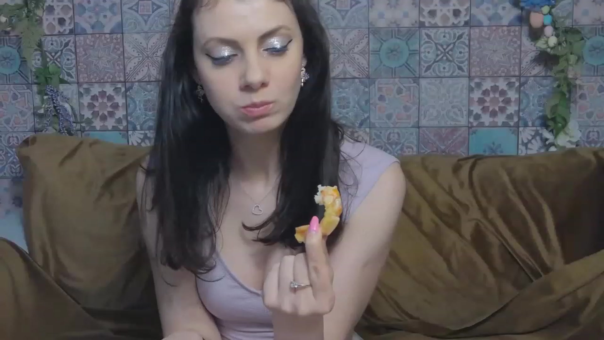 Gallery image thumbnail from MissAracely's myfreecams stream on, 04/22/2023, 20:10 image 7 of 20