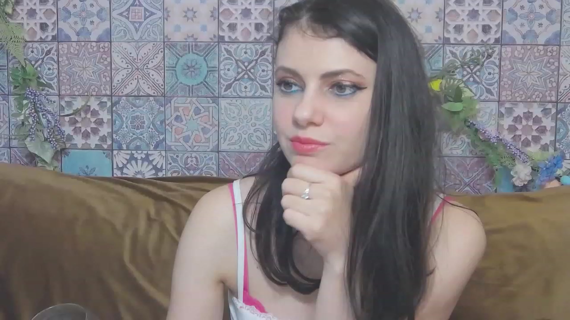 Gallery image thumbnail from MissAracely's myfreecams stream on, 05/18/2023, 21:03 image 5 of 20