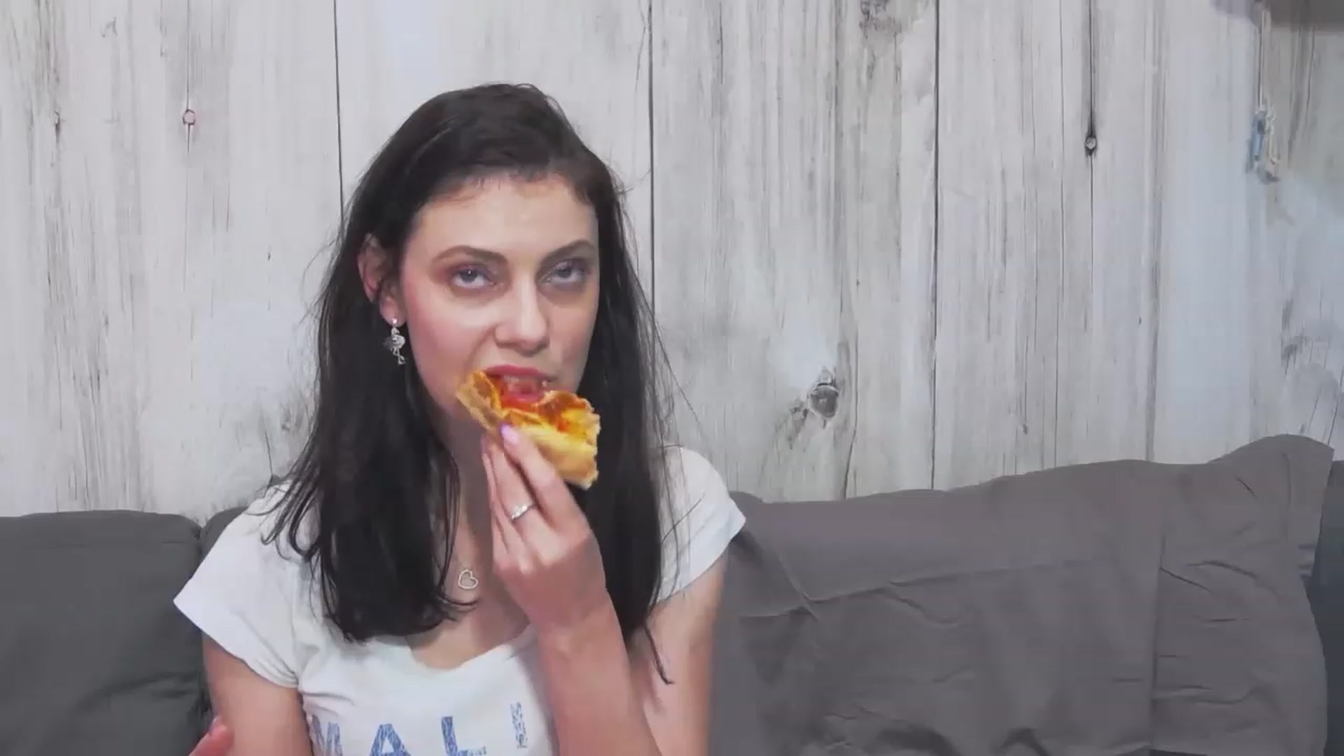 Gallery image thumbnail from MissAracely's myfreecams stream on, 05/20/2023, 21:24 image 2 of 20