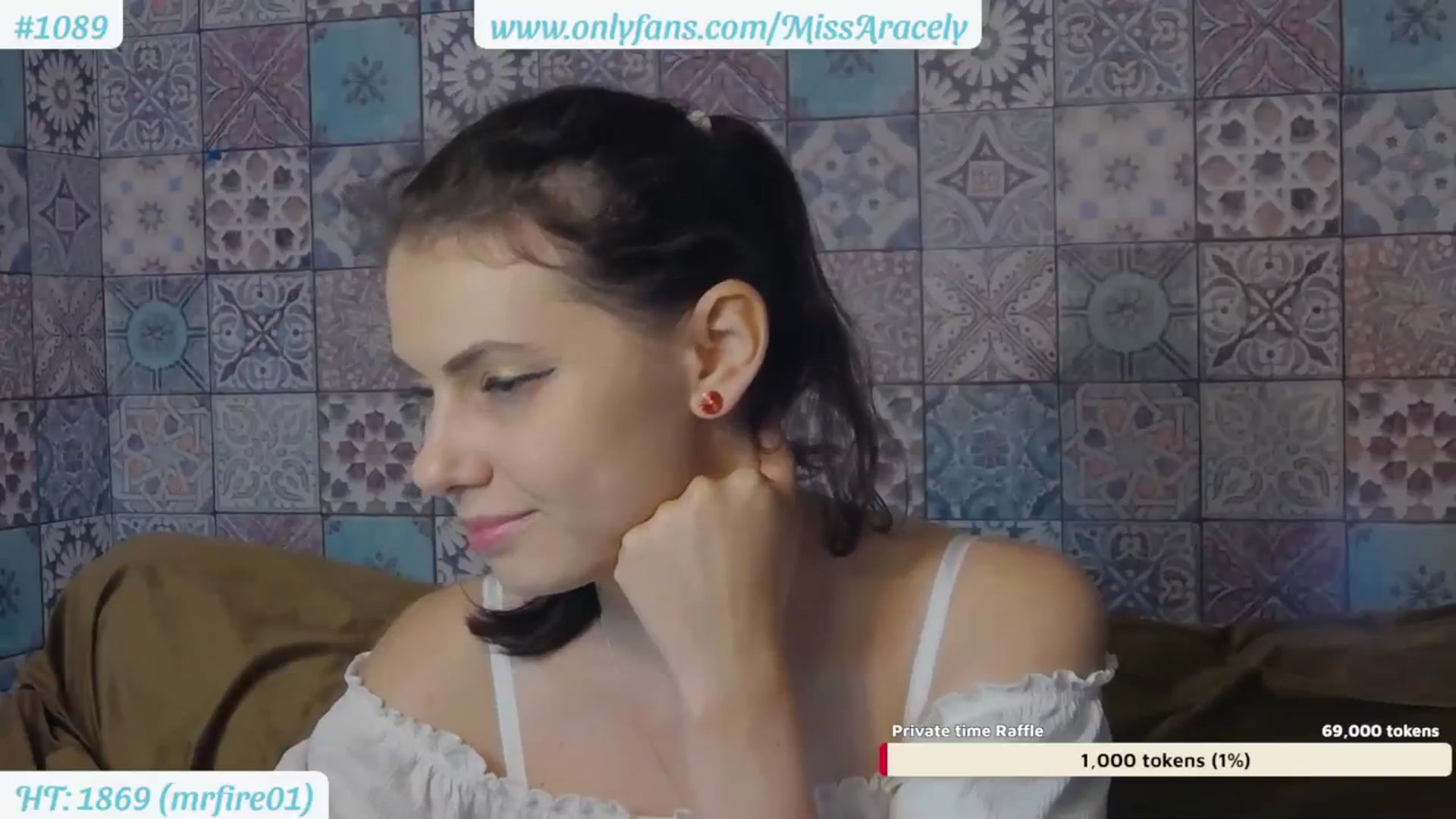 Gallery image thumbnail from MissAracely's myfreecams stream on, 08/21/2023, 21:30 image 18 of 20