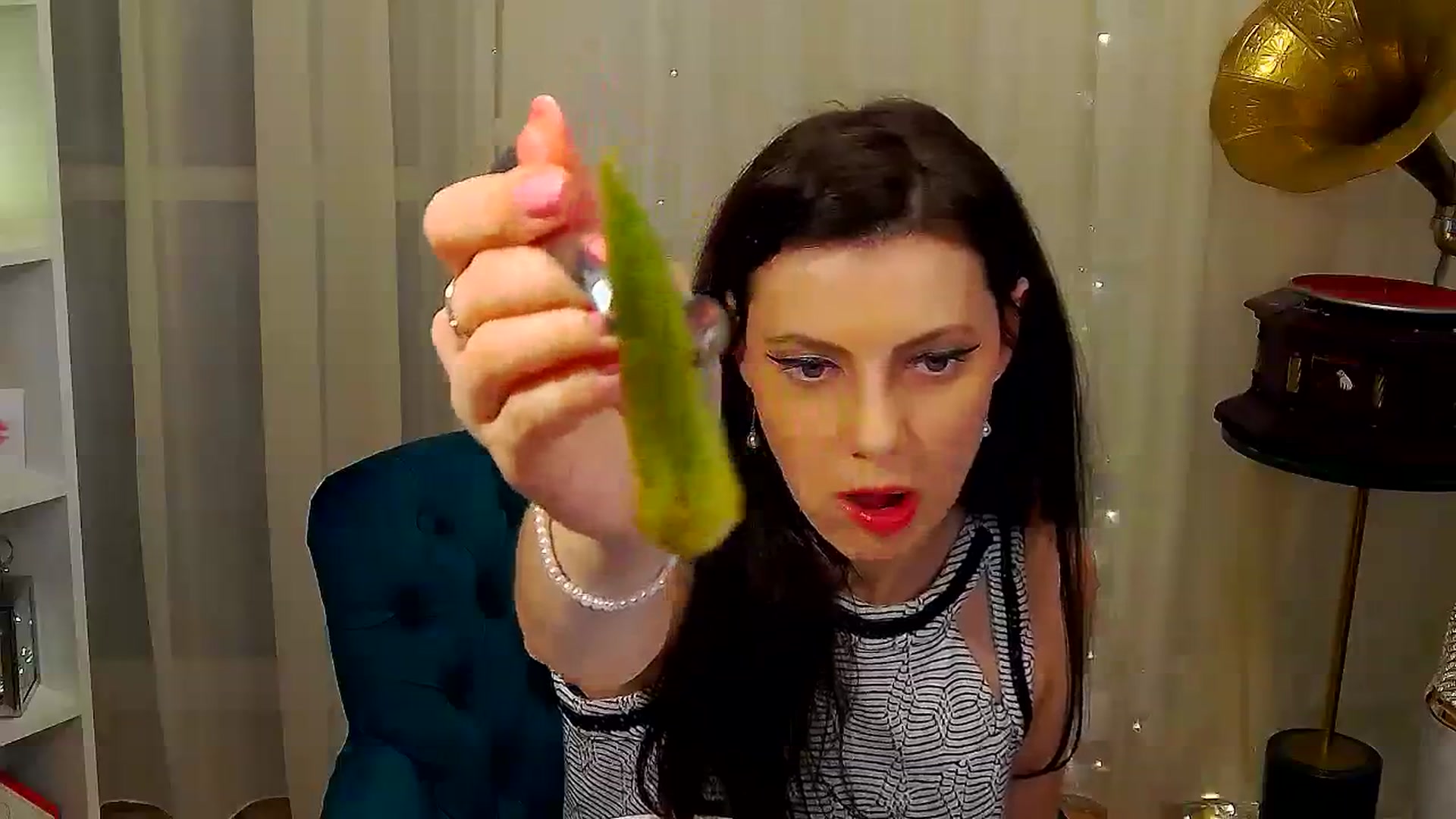 Gallery image thumbnail from MissAracely's myfreecams stream on, 03/30/2024, 23:03 image 6 of 20