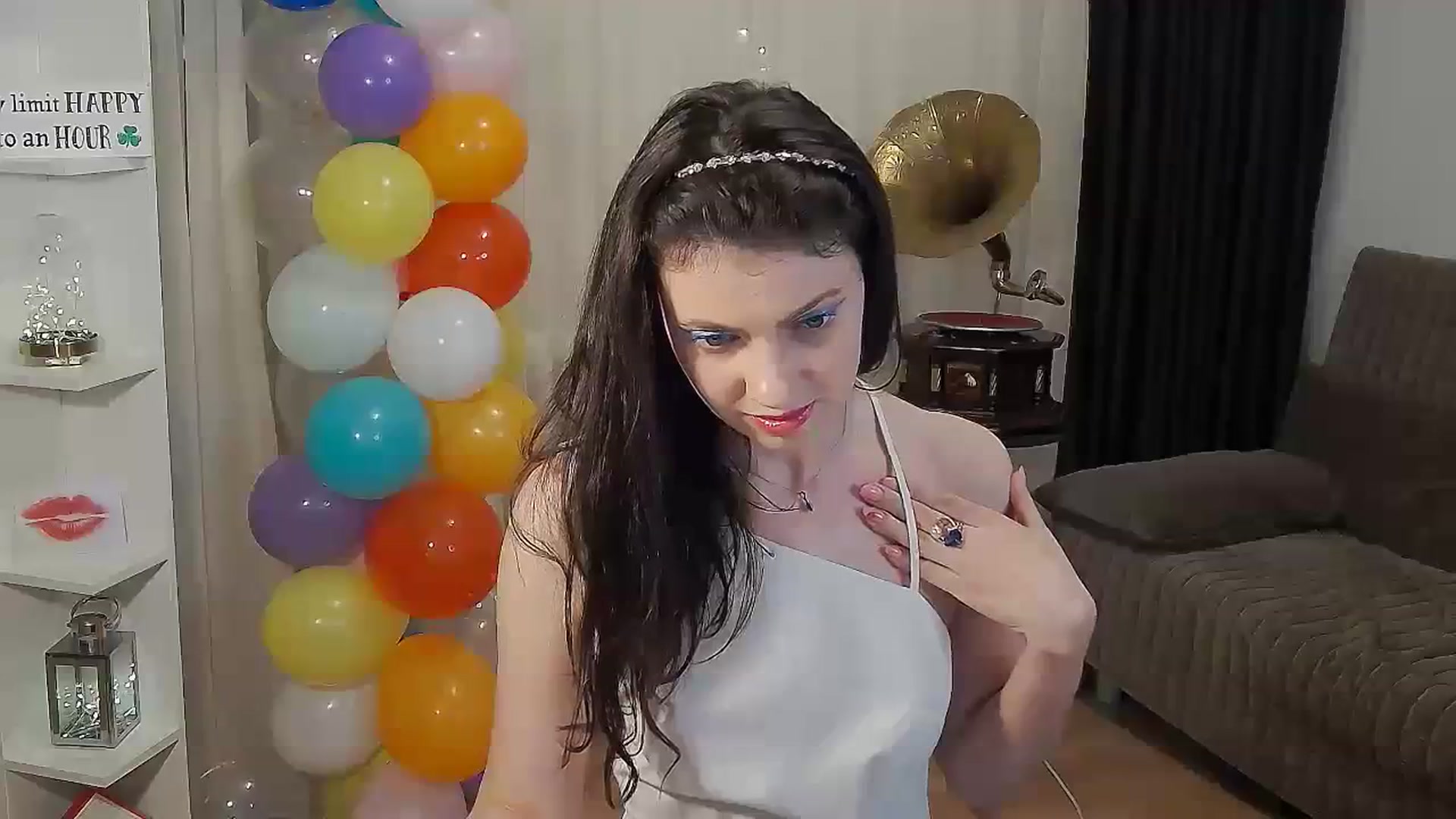 Gallery image thumbnail from MissAracely's myfreecams stream on, 04/10/2024, 20:02 image 5 of 20