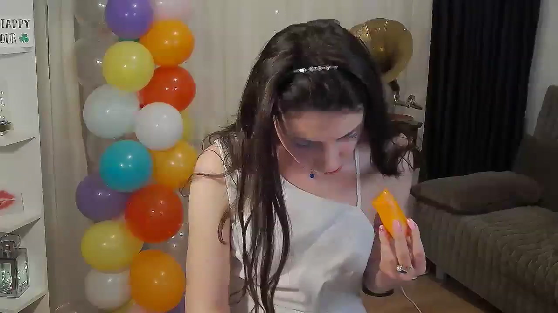 Gallery image thumbnail from MissAracely's myfreecams stream on, 04/10/2024, 20:02 image 11 of 20