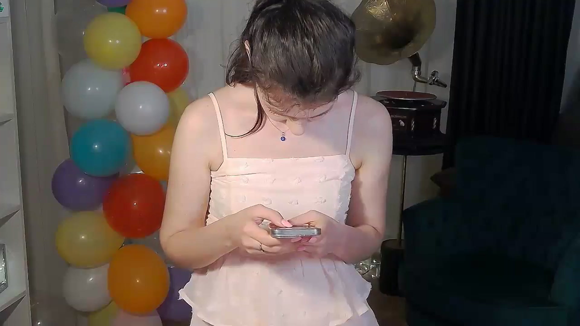 Gallery image thumbnail from MissAracely's myfreecams stream on, 04/11/2024, 22:39 image 15 of 20
